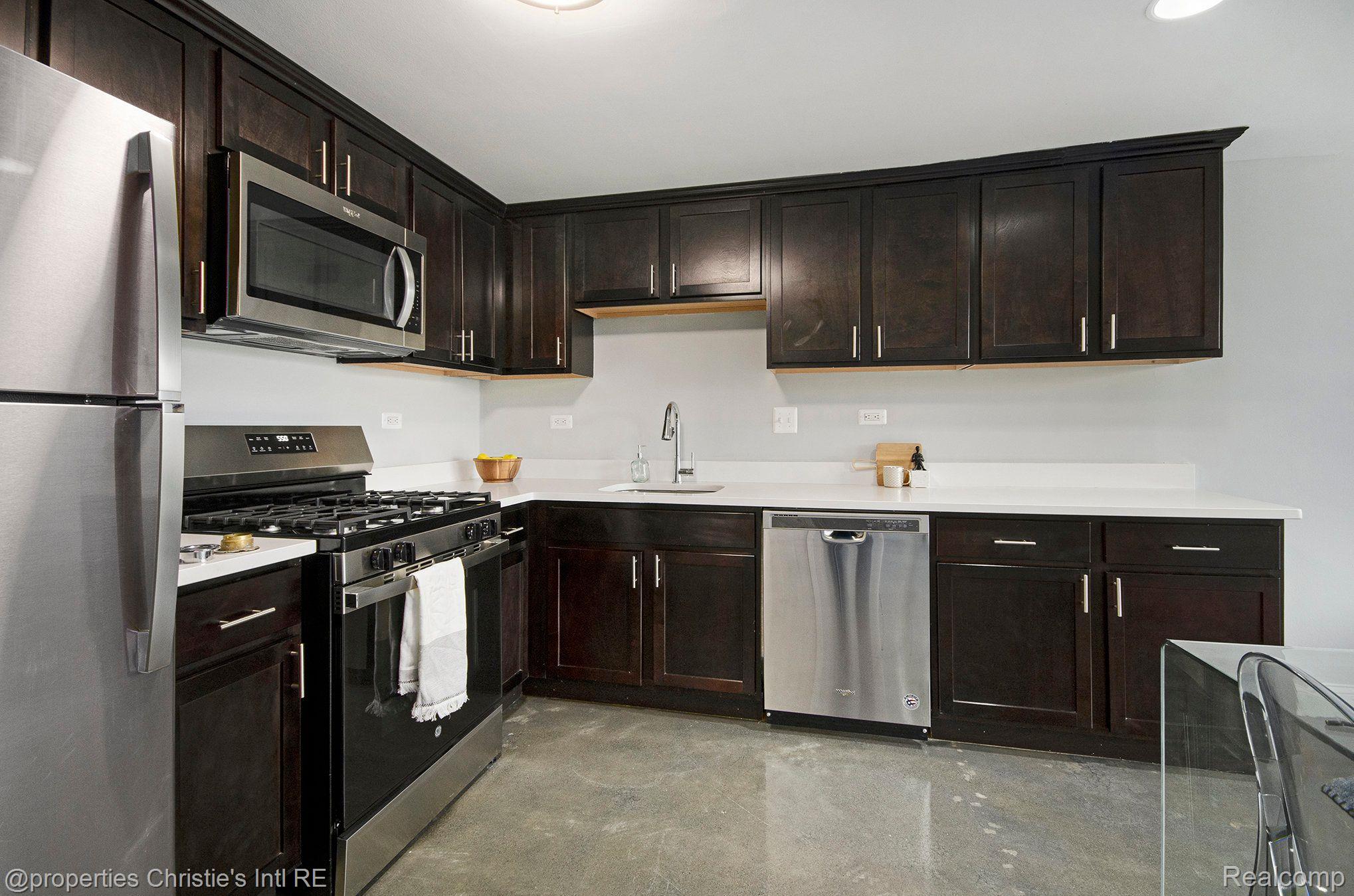 3320 Spinnaker Lane 2E