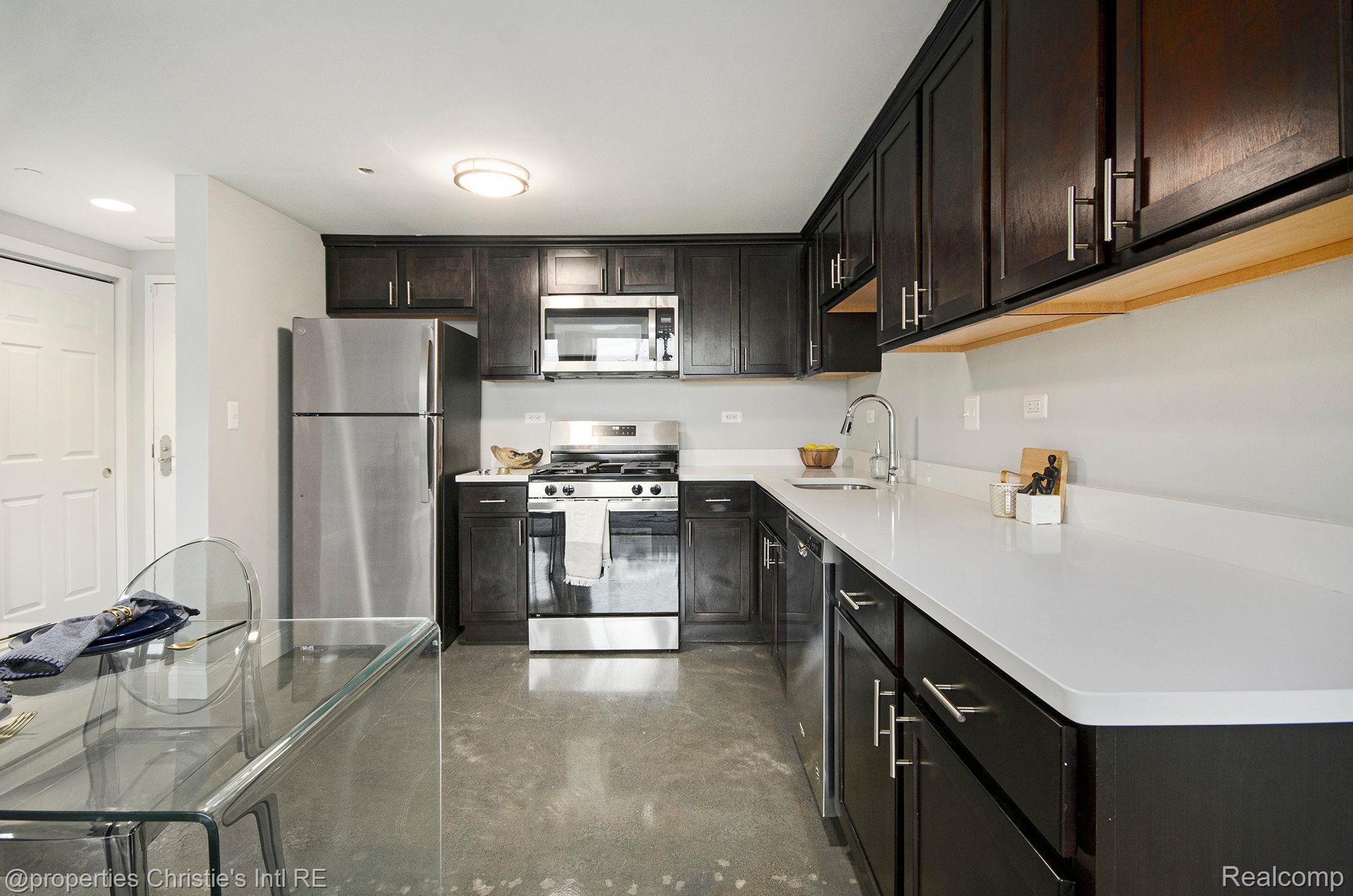 3320 Spinnaker Lane 2E