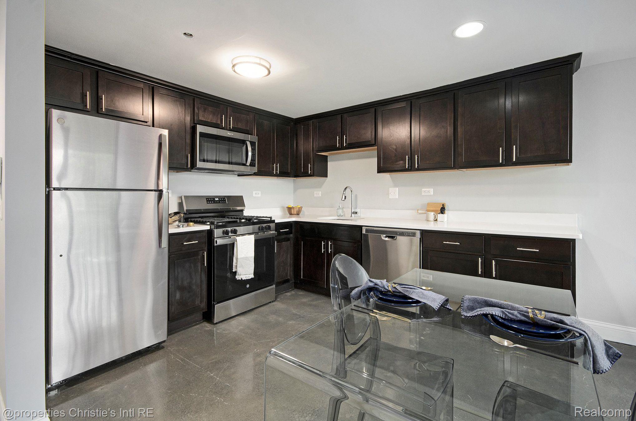 3320 Spinnaker Lane 2E