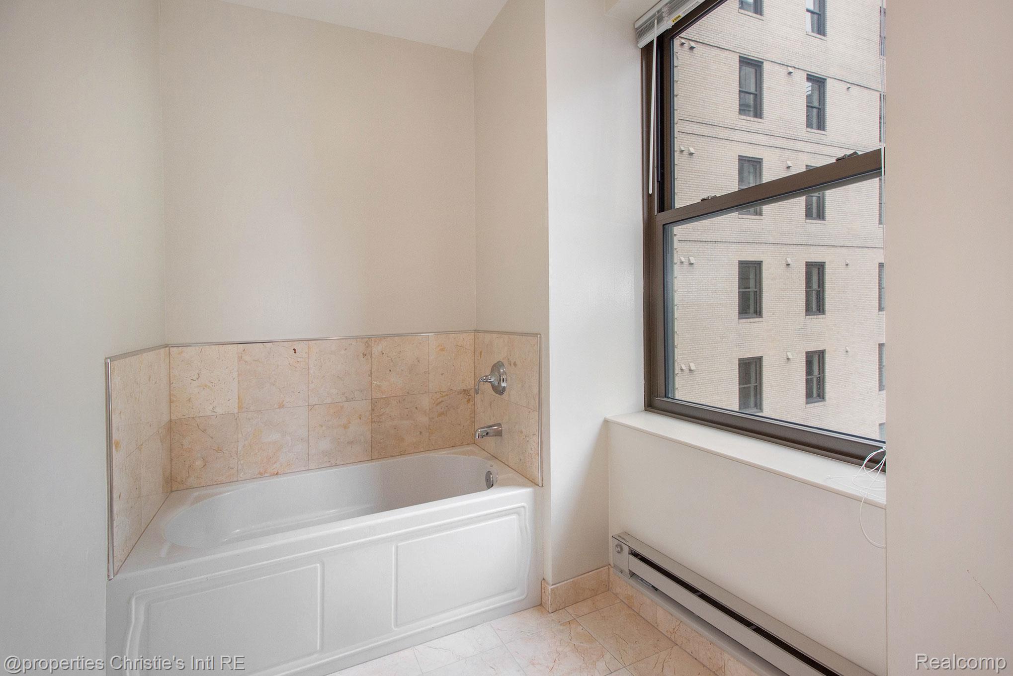 1135 Shelby Street 2512