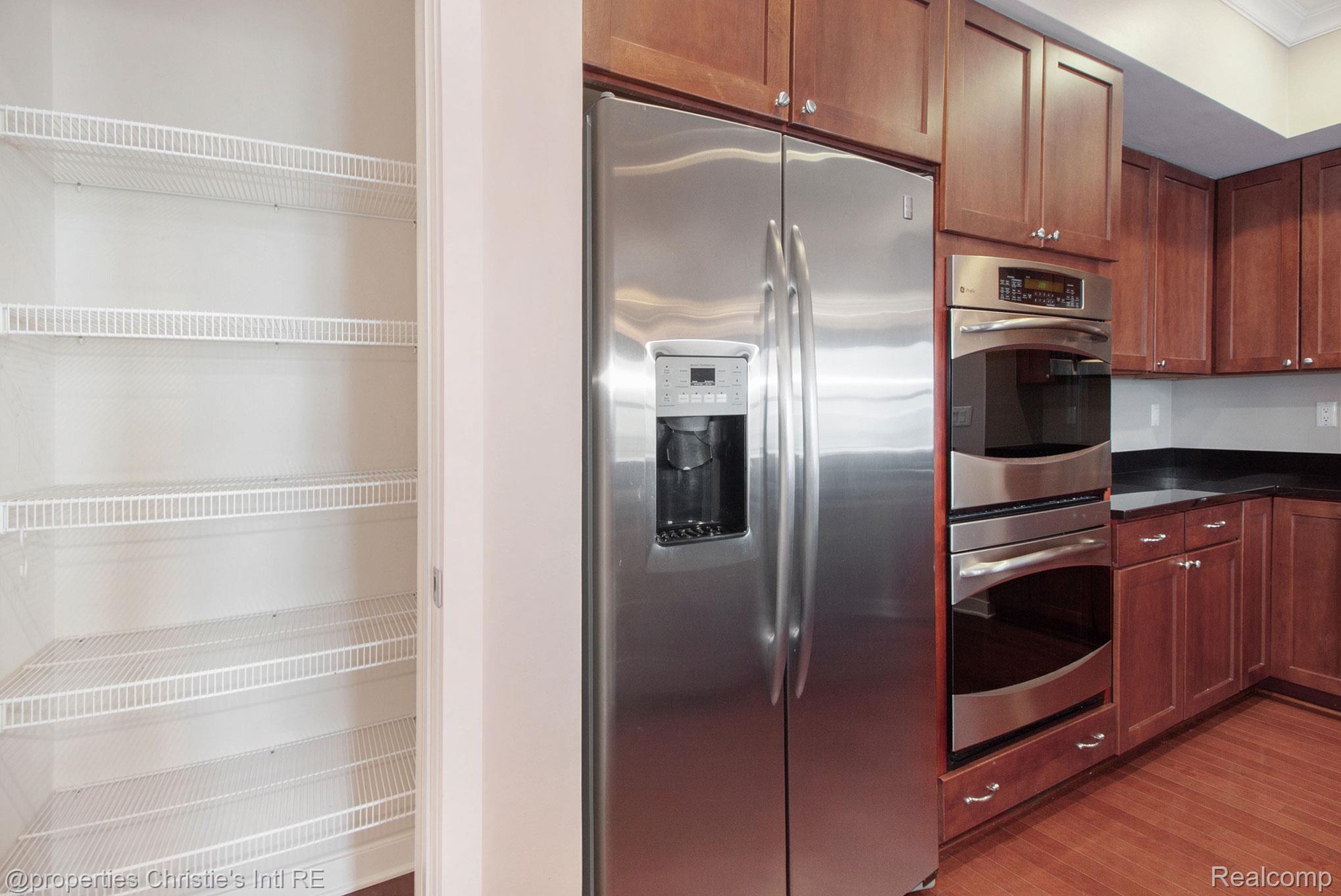 1135 Shelby Street 2512