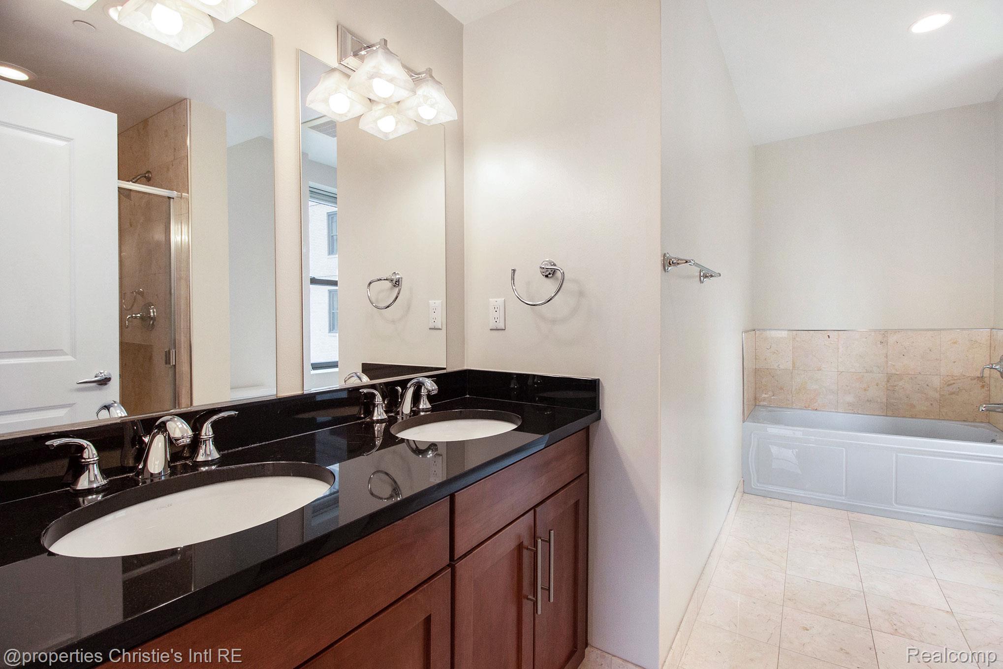 1135 Shelby Street 2512