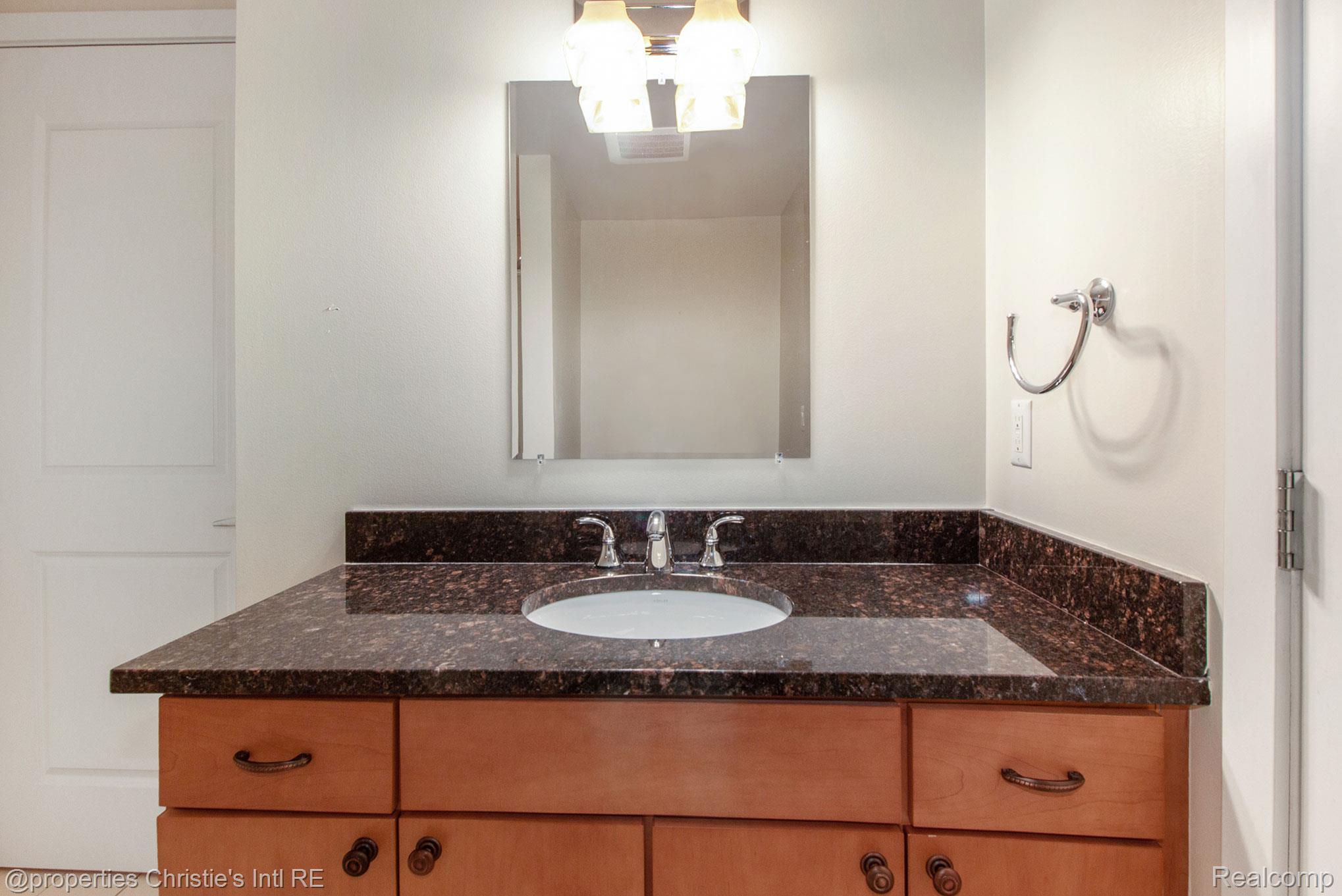 1135 Shelby Street 2512