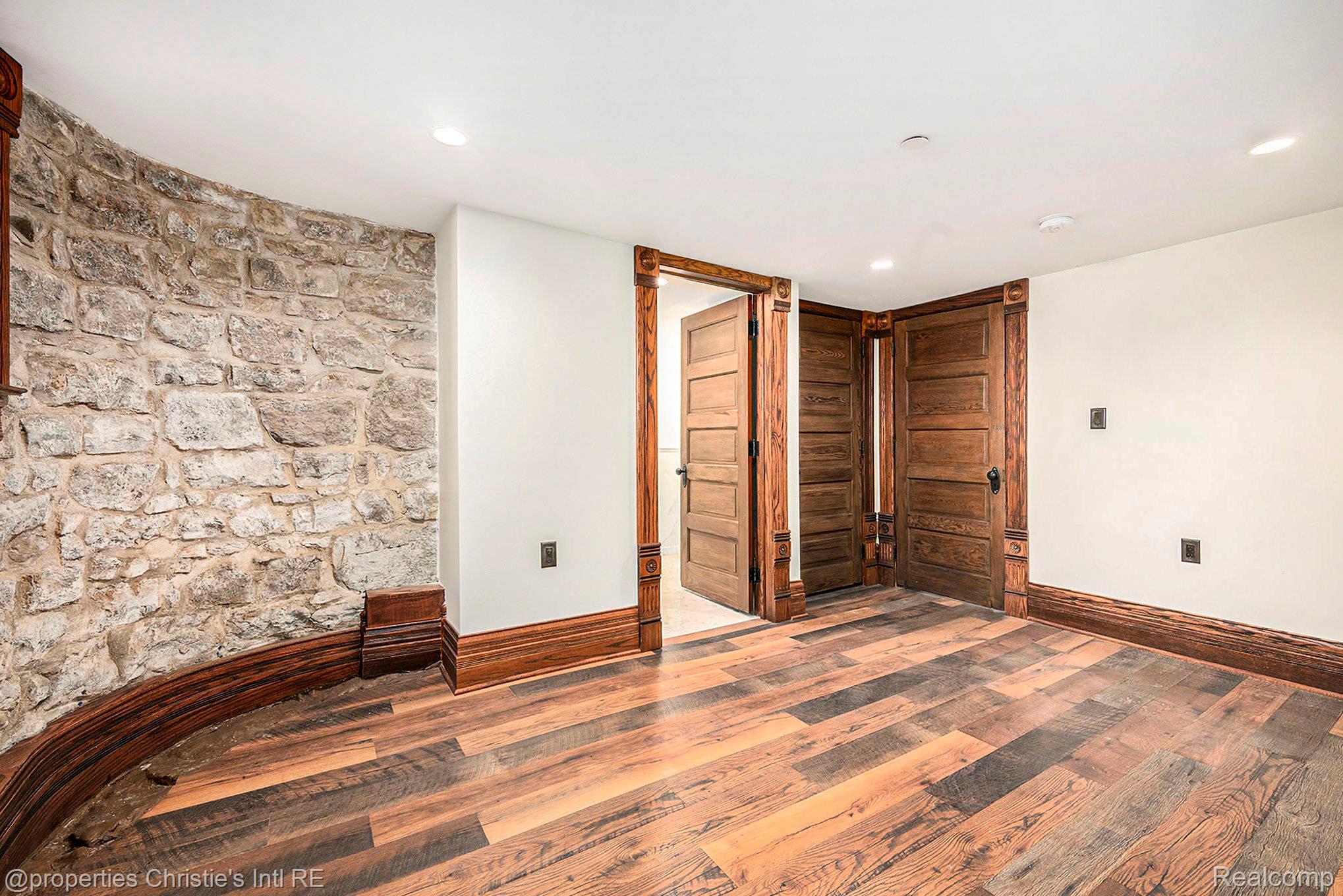 701 W Canfield Street G1