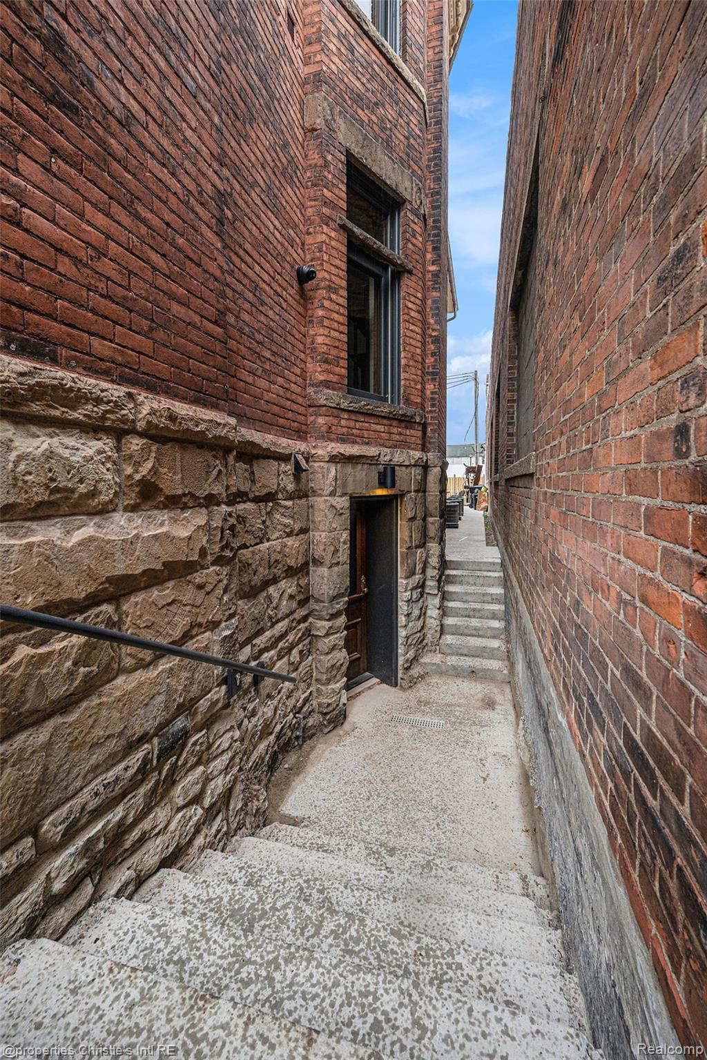 701 W Canfield Street G1