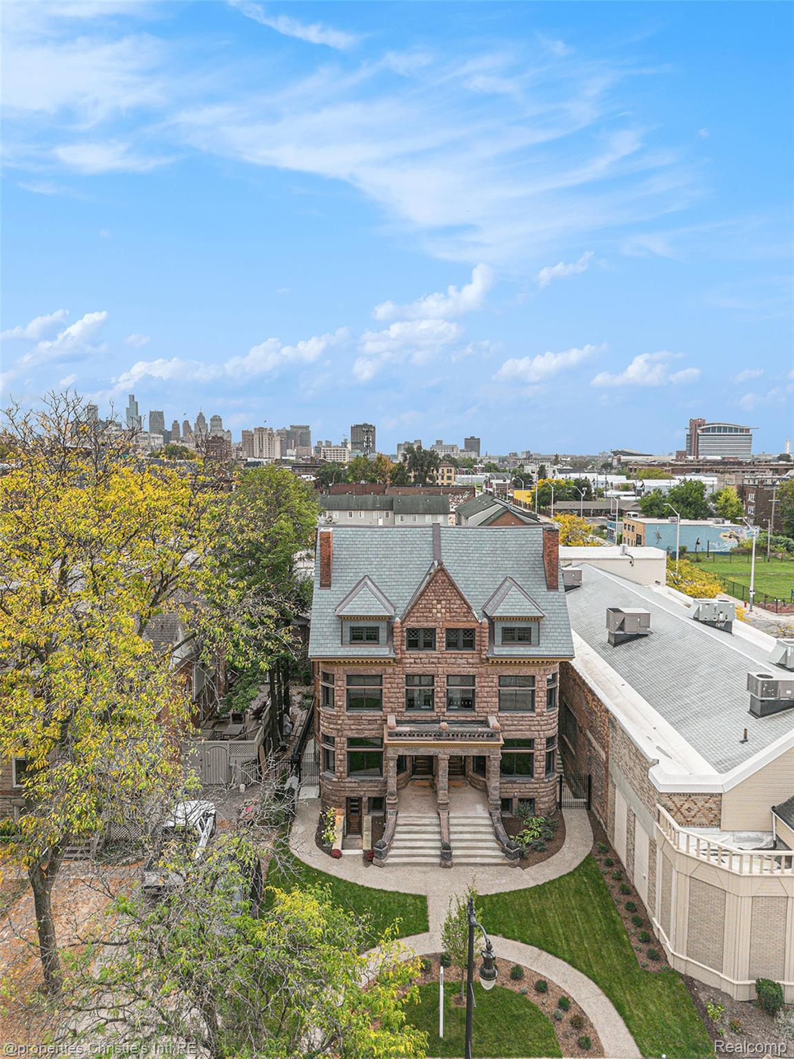 701 W Canfield Street G1