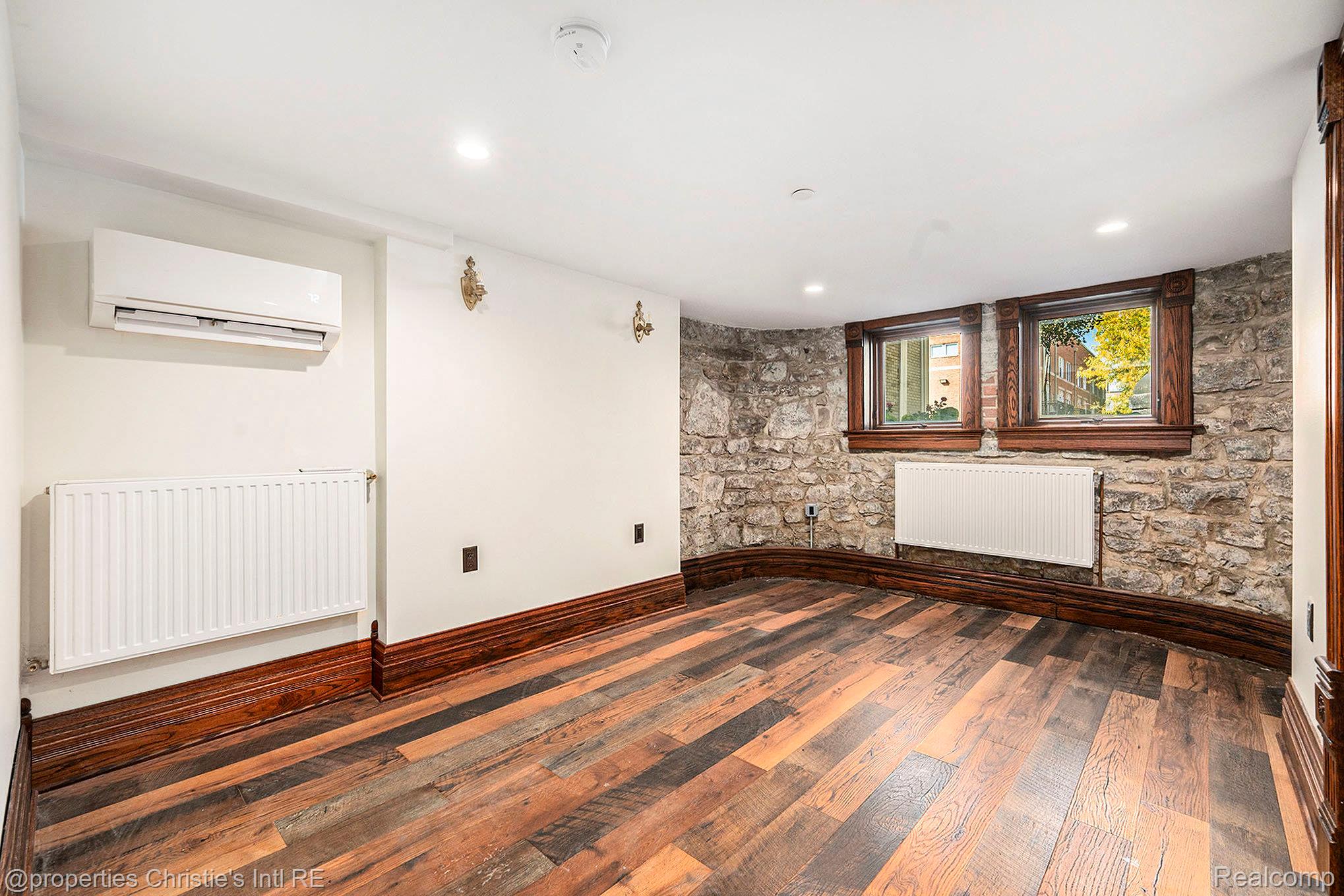 701 W Canfield Street G1