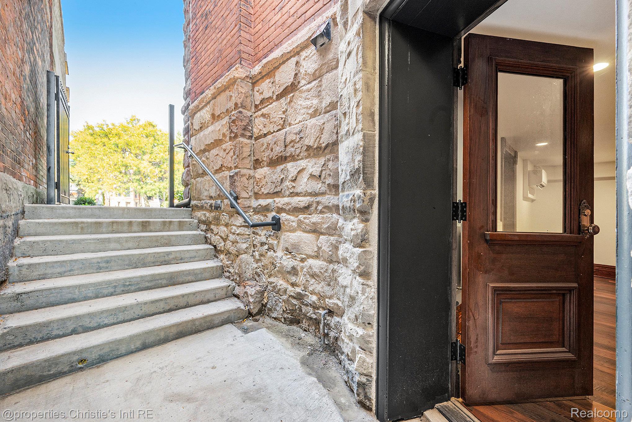 701 W Canfield Street G1