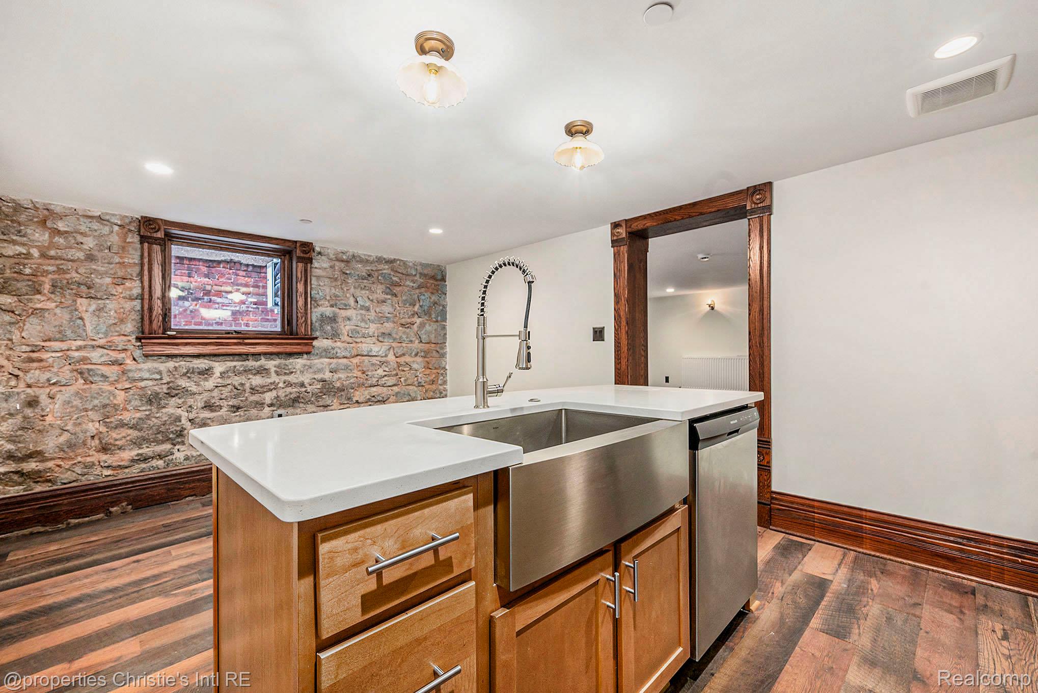 701 W Canfield Street G1