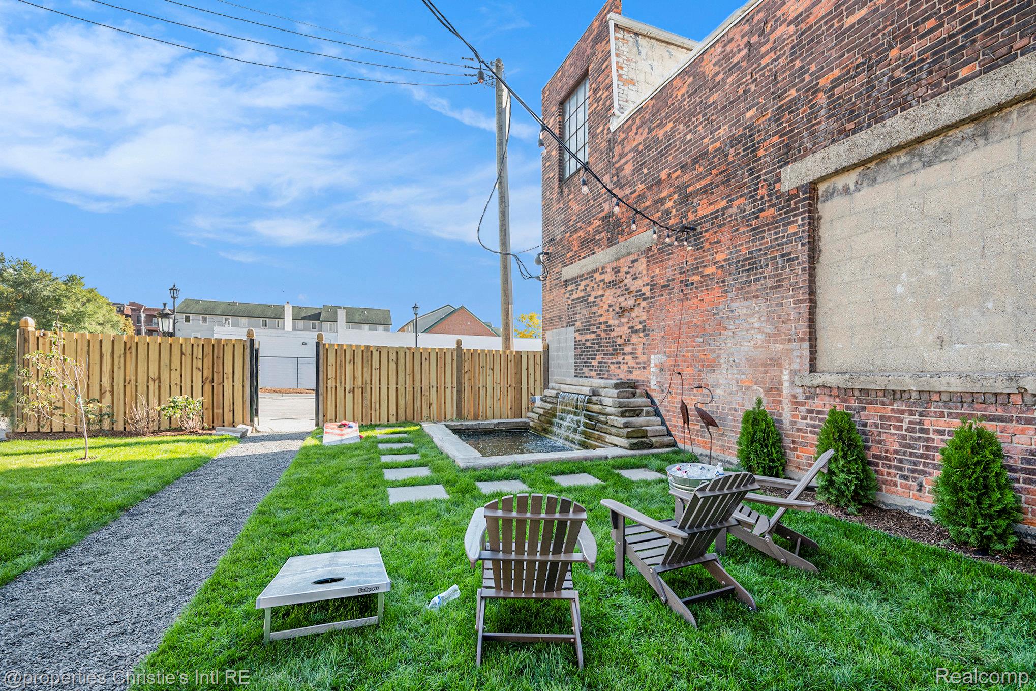 701 W Canfield Street 5