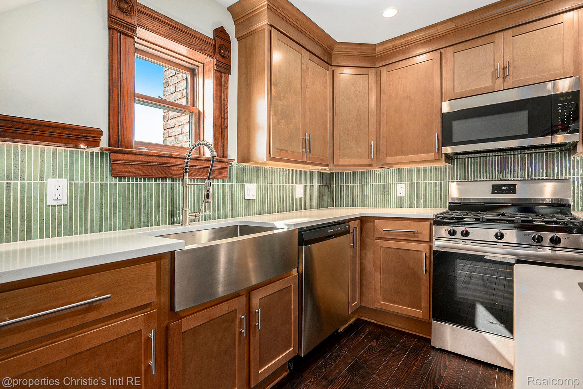 701 W Canfield Street 5