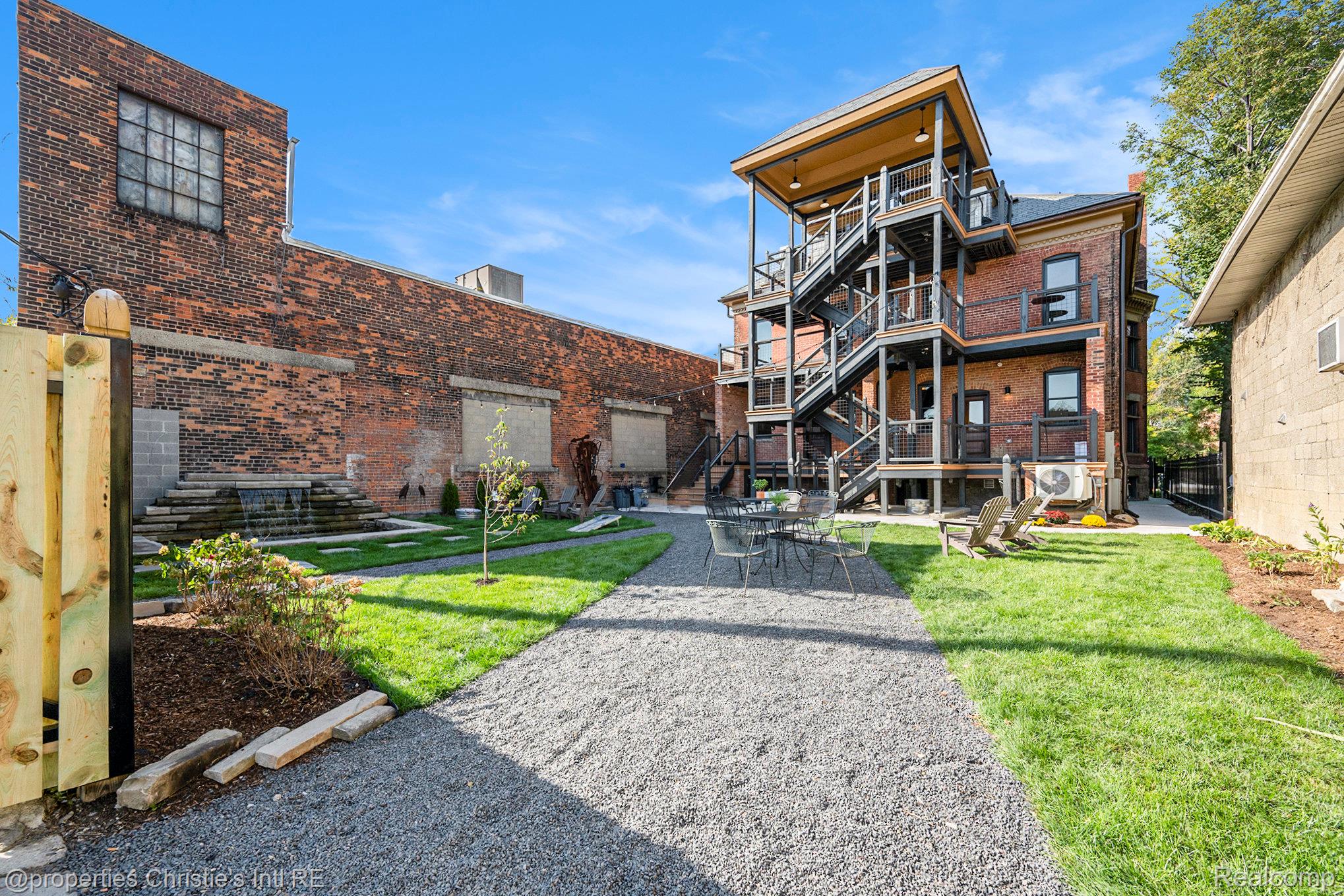 701 W Canfield Street 5