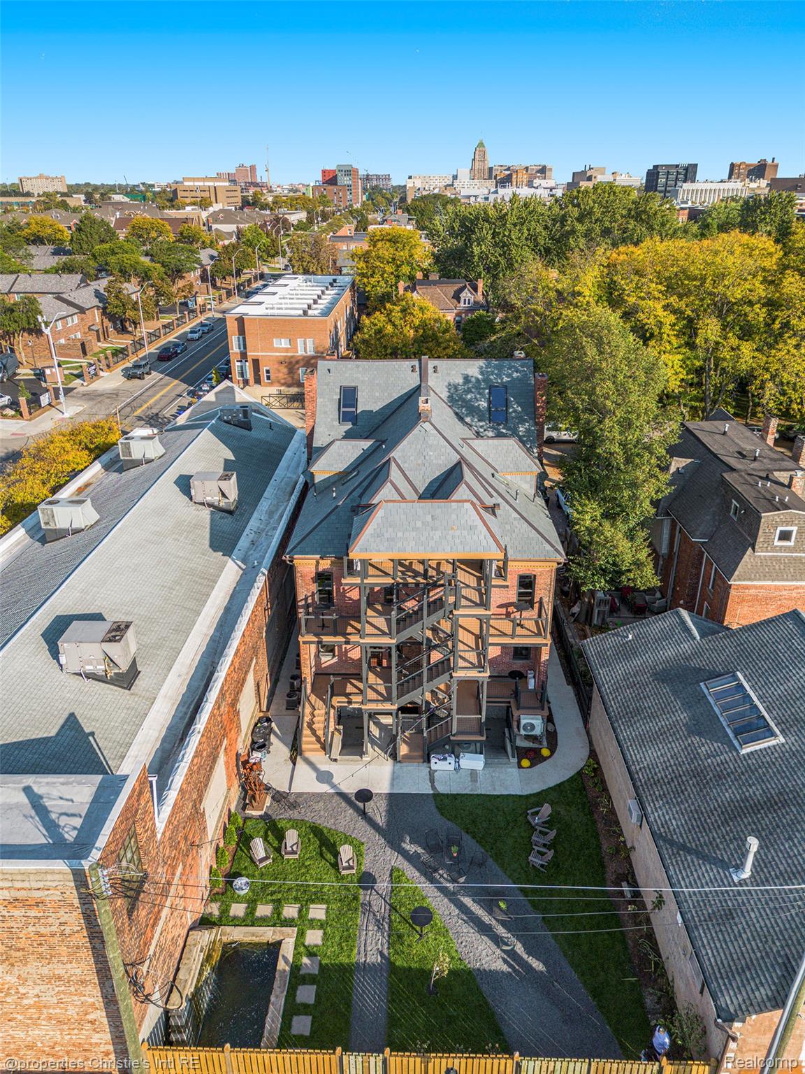 701 W Canfield Street 5