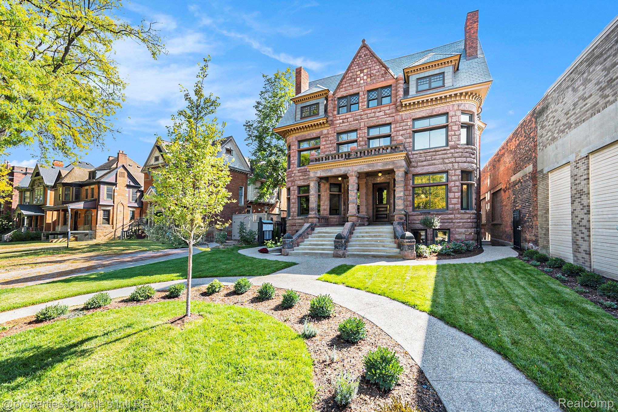 701 W Canfield Street 5