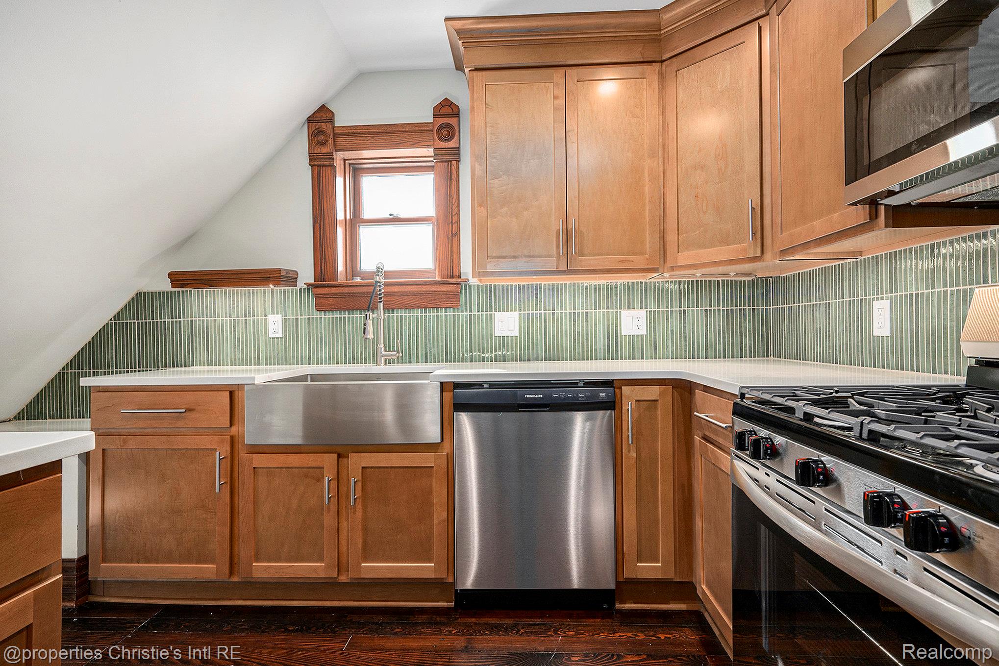 701 W Canfield Street 5