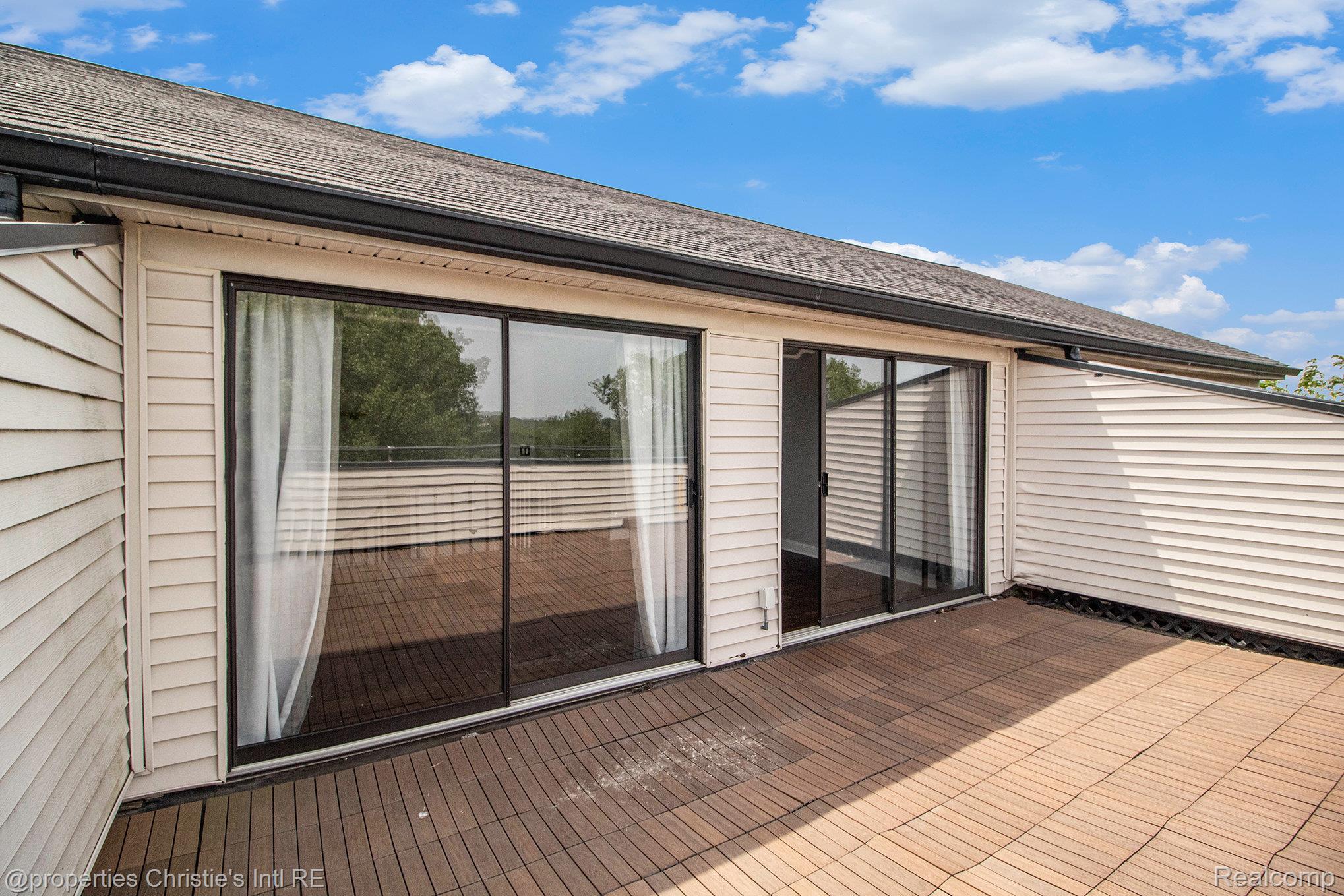 6533 E Jefferson 427