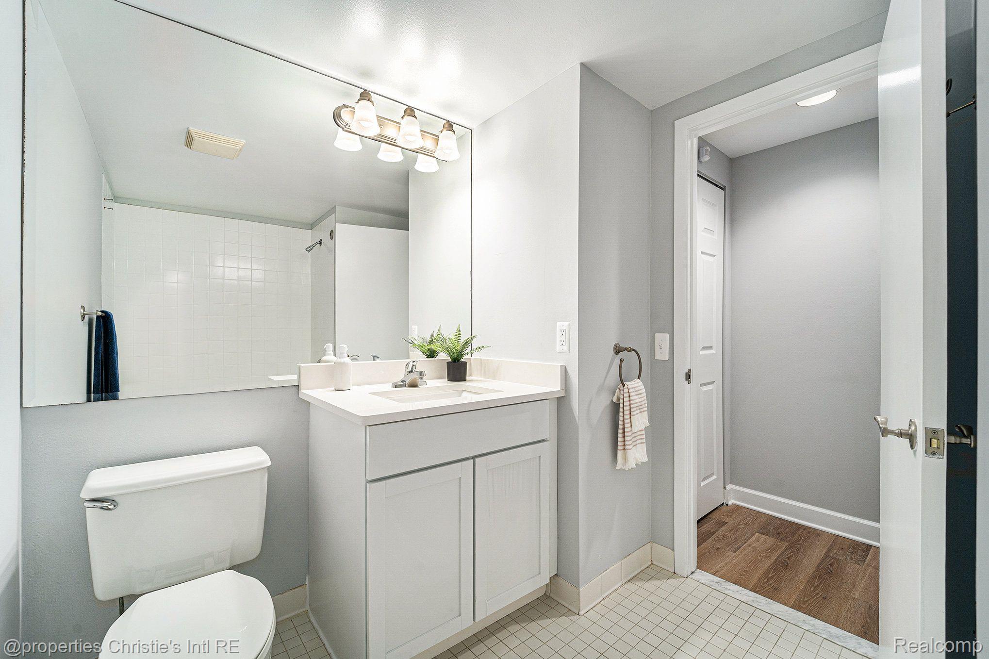 3320 Spinnaker Lane 13B