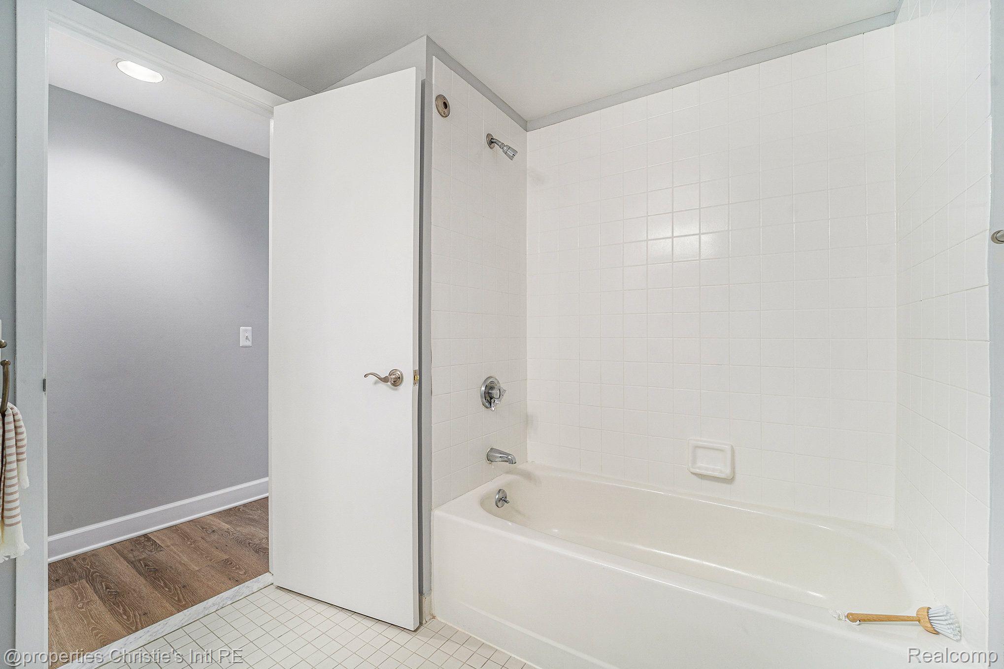 3320 Spinnaker Lane 13B