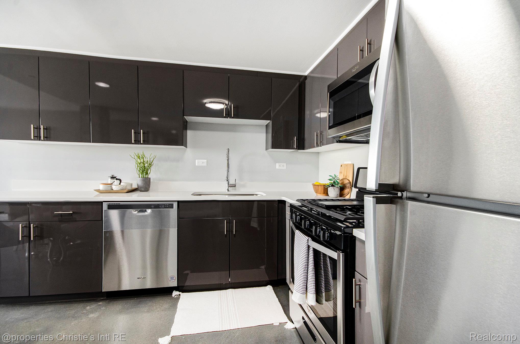 3320 Spinnaker Lane 15B