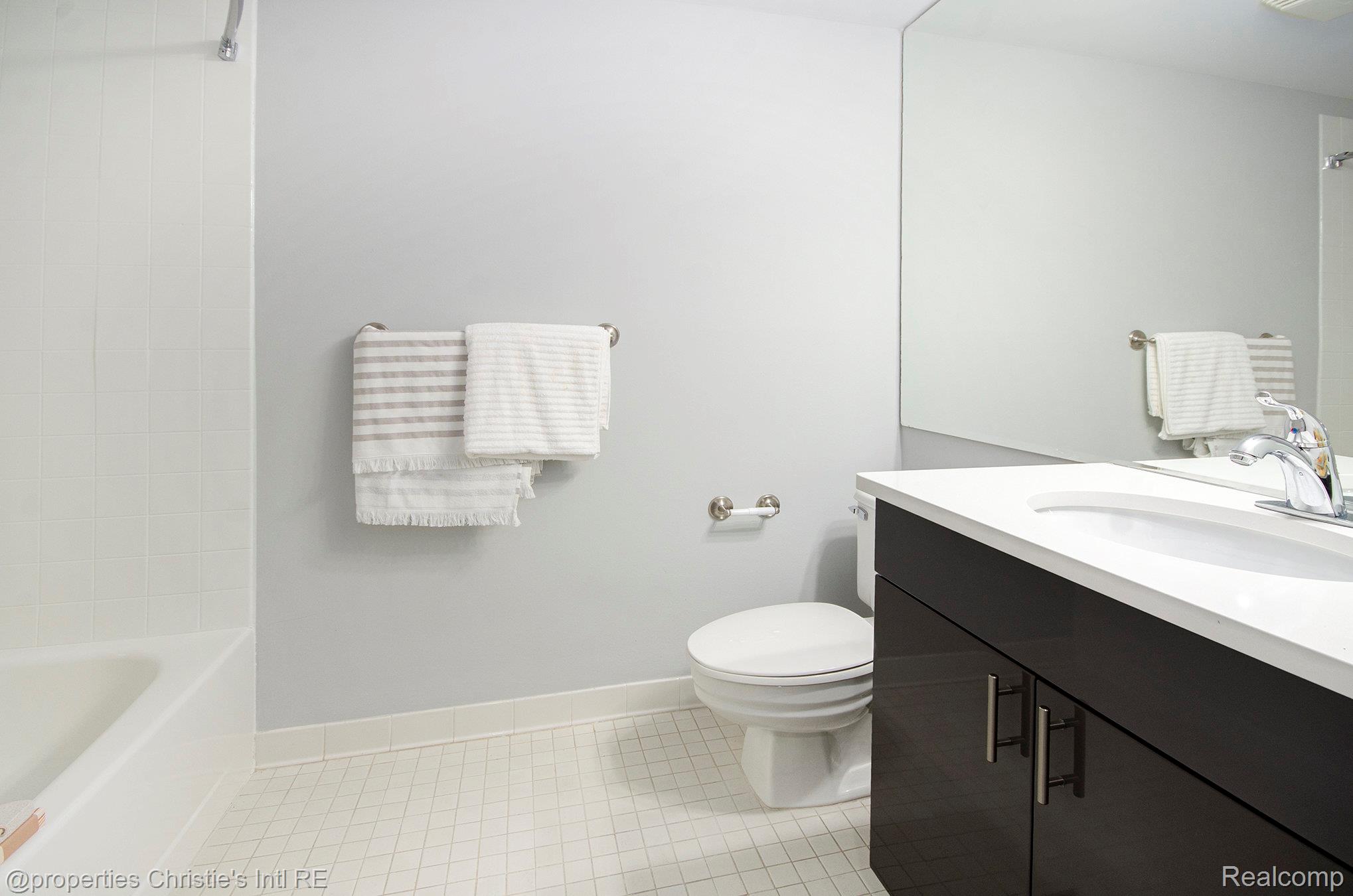 3320 Spinnaker Lane 15B