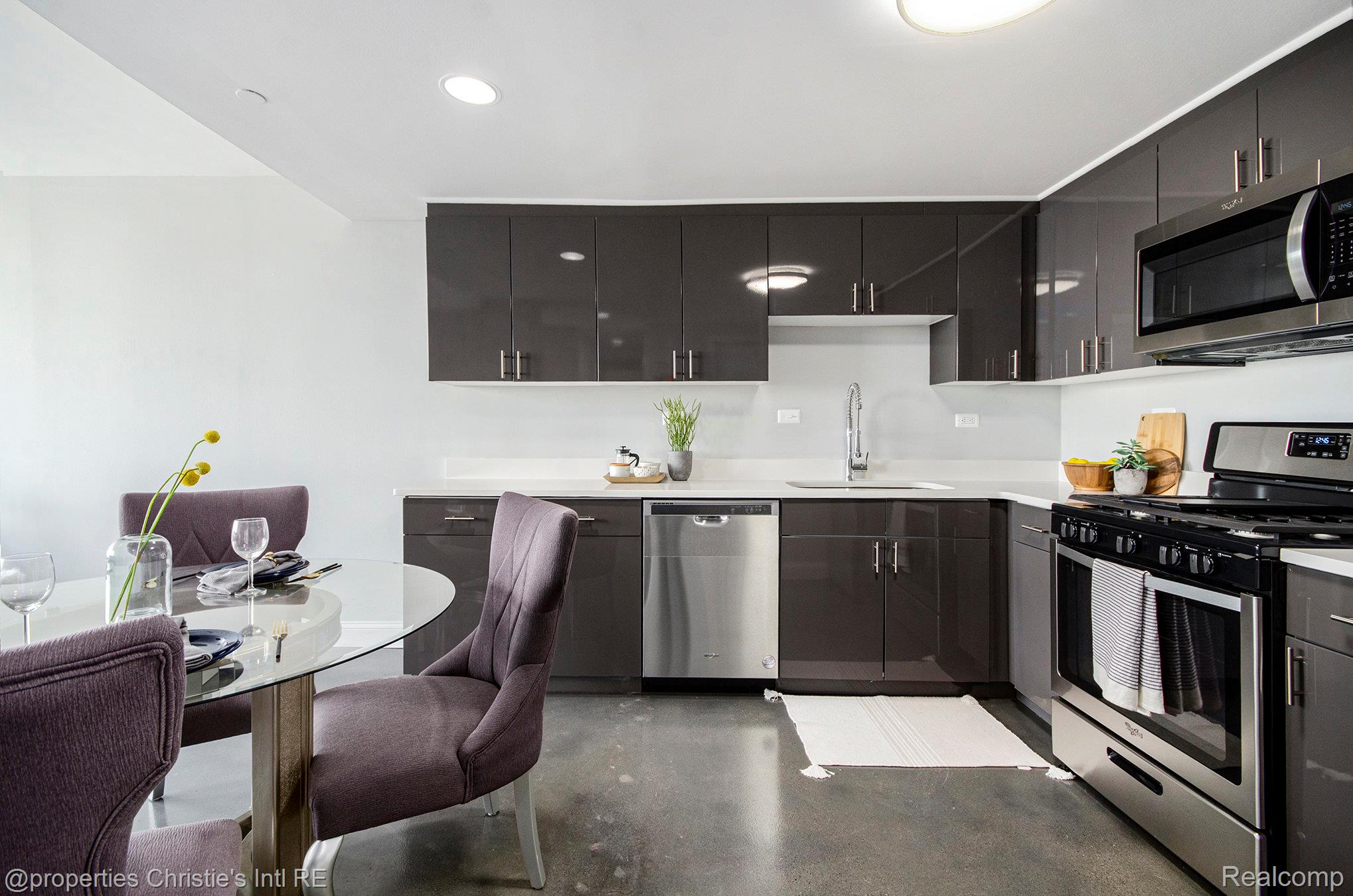 3320 Spinnaker Lane 15B