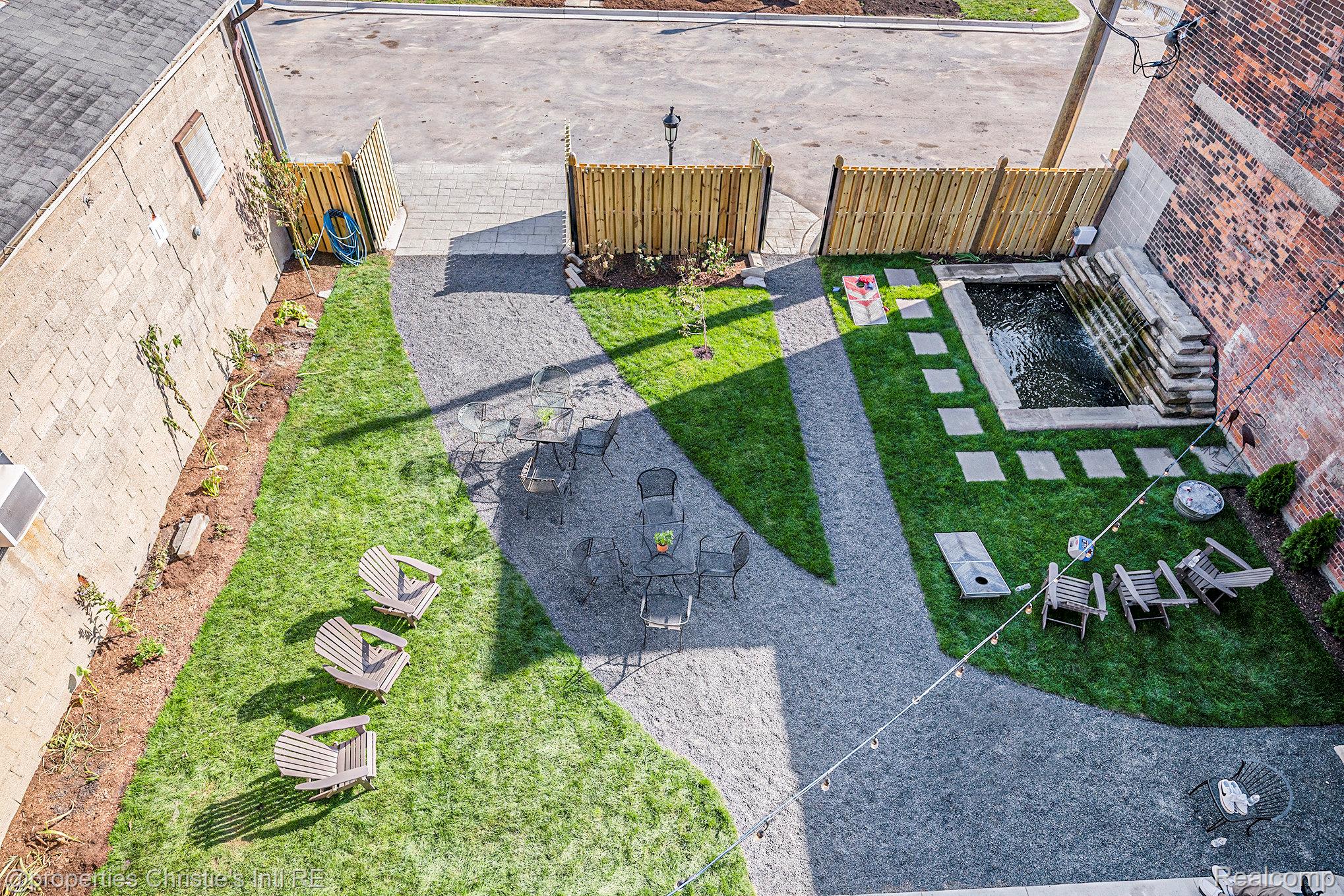 701 W Canfield Street 6