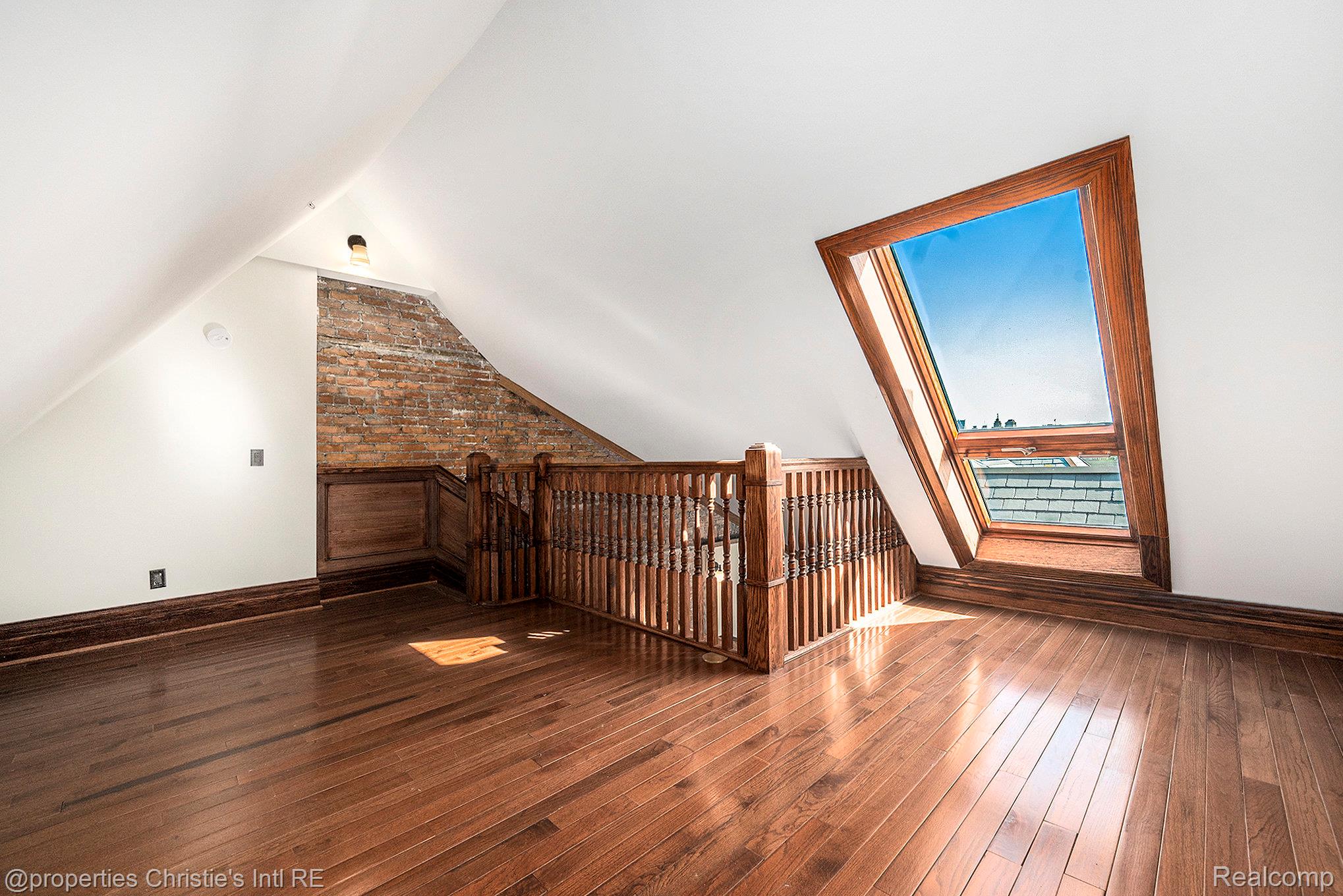 701 W Canfield Street 6