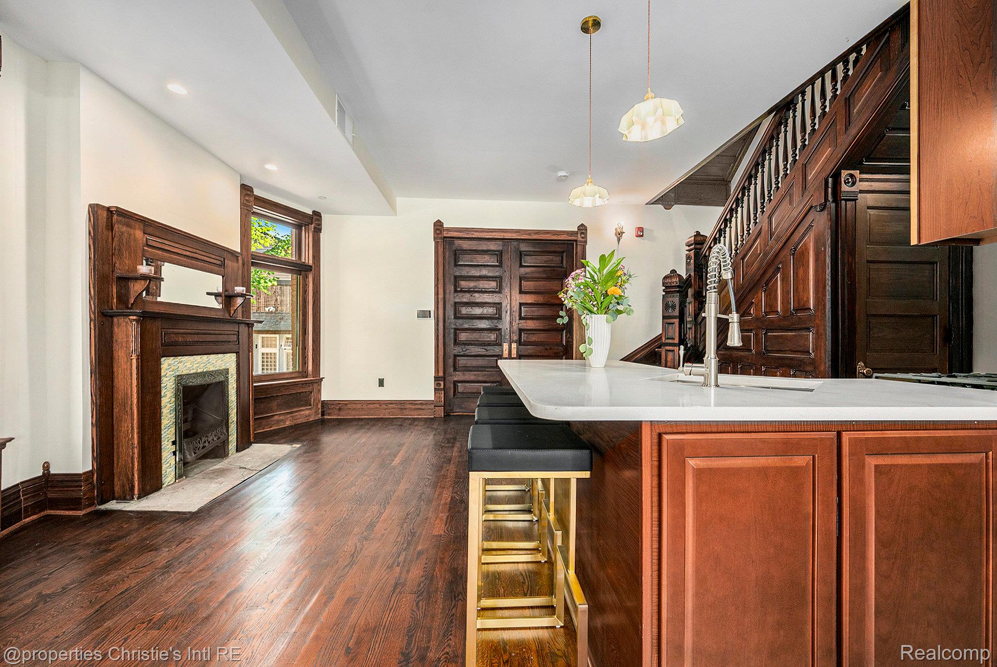 701 W Canfield Street 1