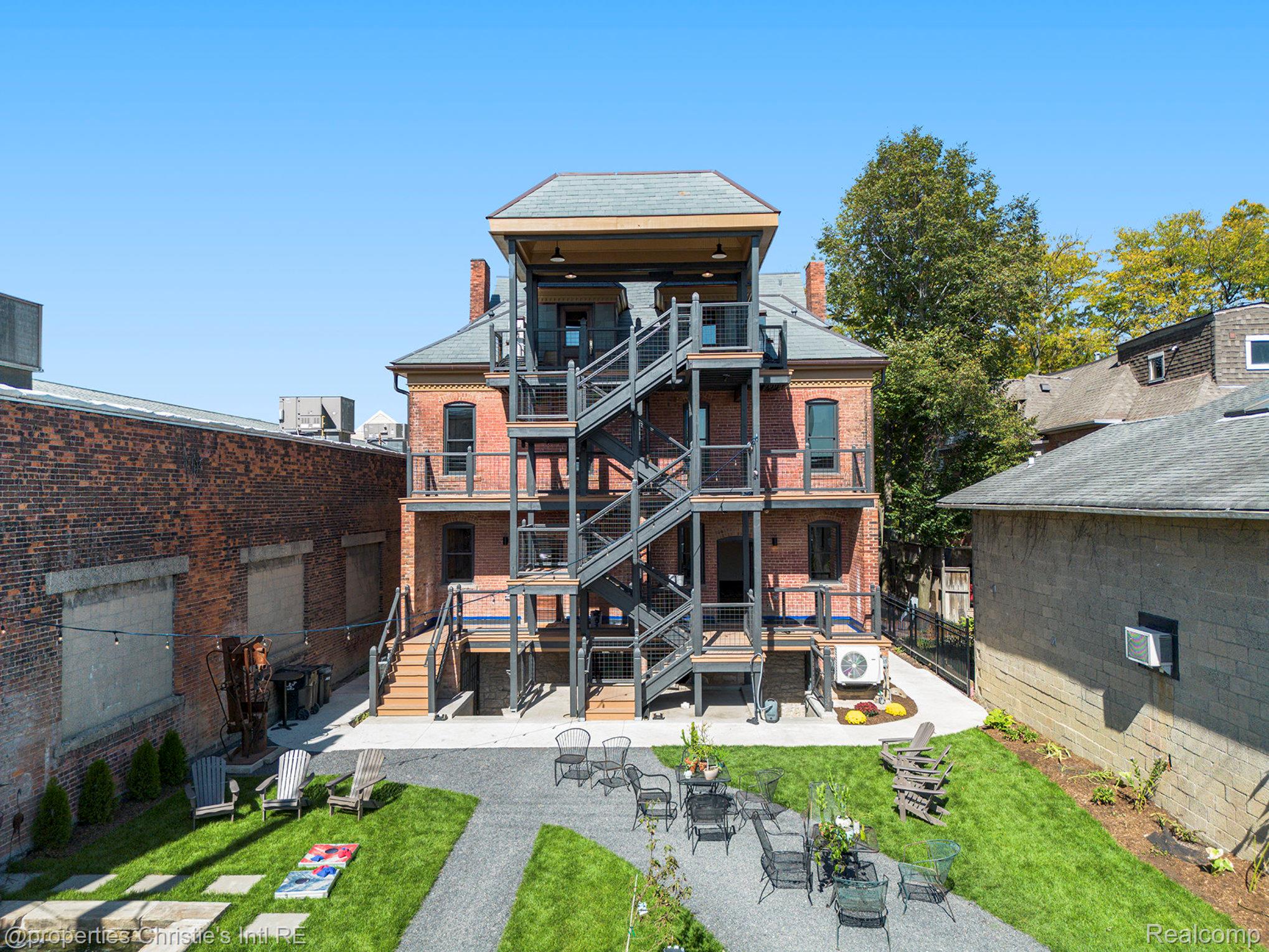 701 W Canfield Street 1