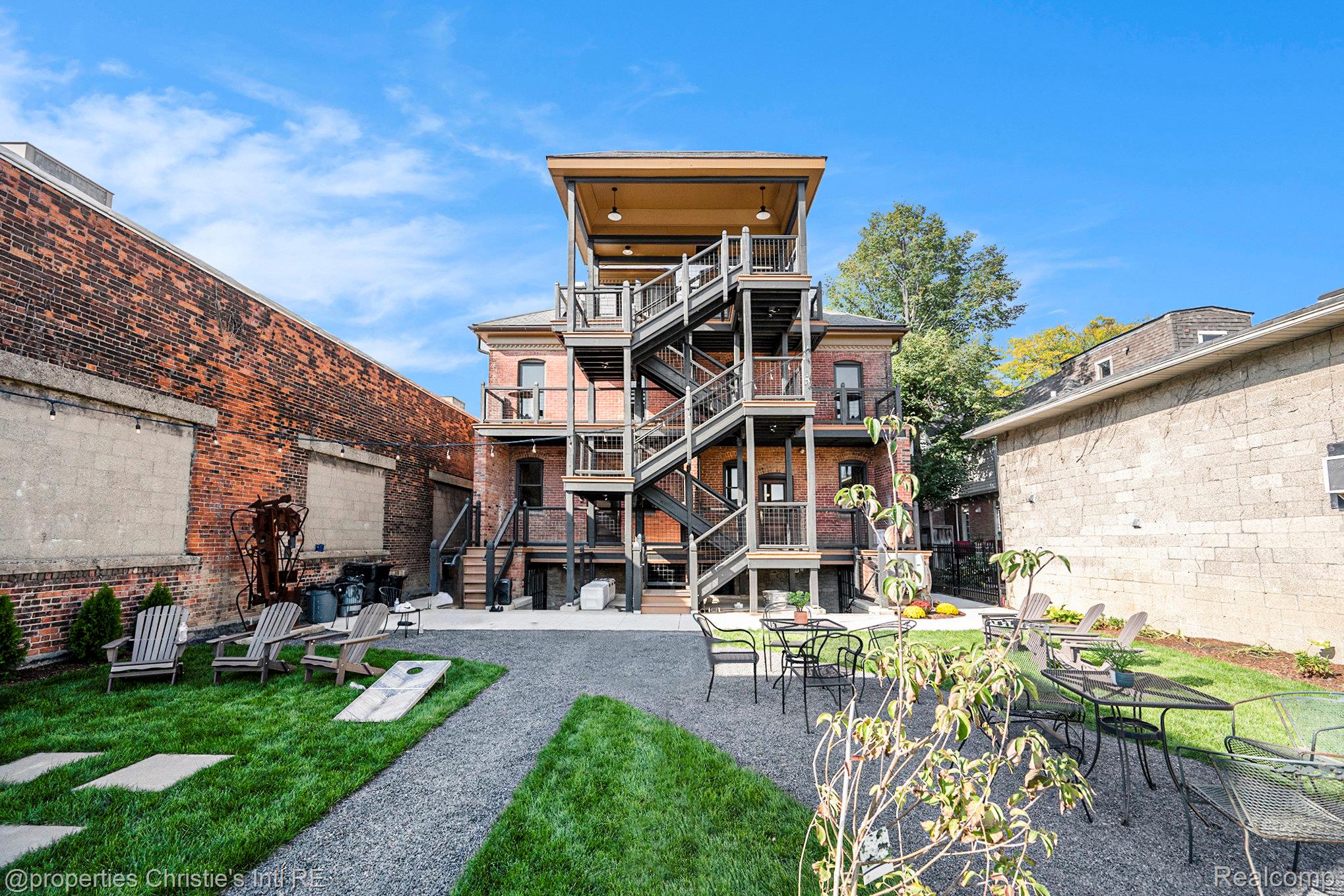 701 W Canfield Street 4