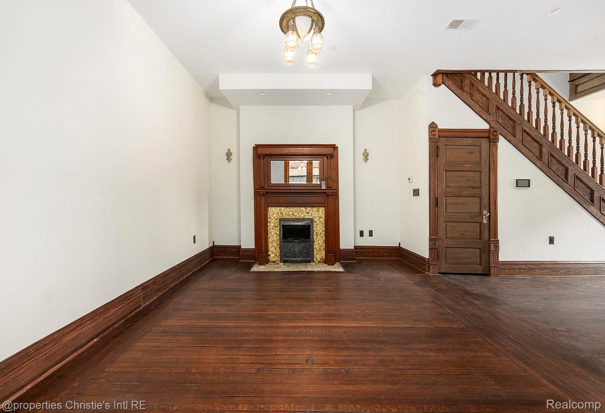 701 W Canfield Street 4