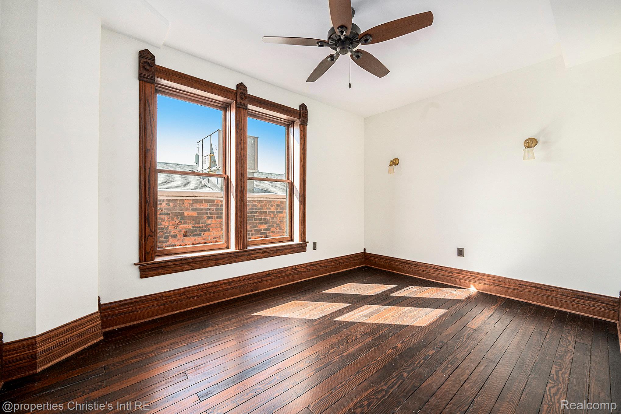 701 W Canfield Street 4