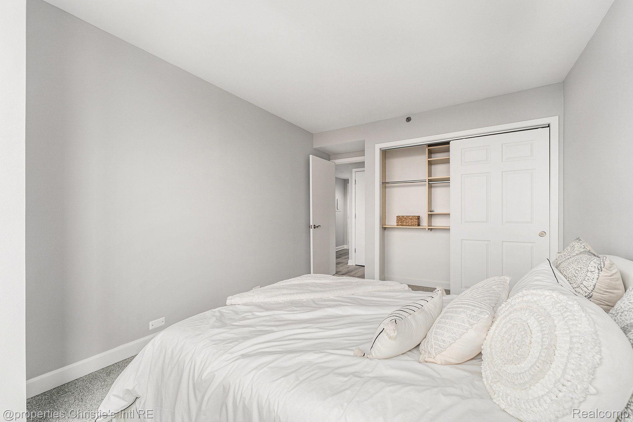 3320 Spinnaker Lane 16B