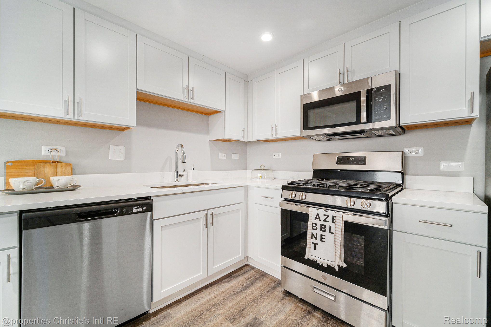 3320 Spinnaker Lane 16B