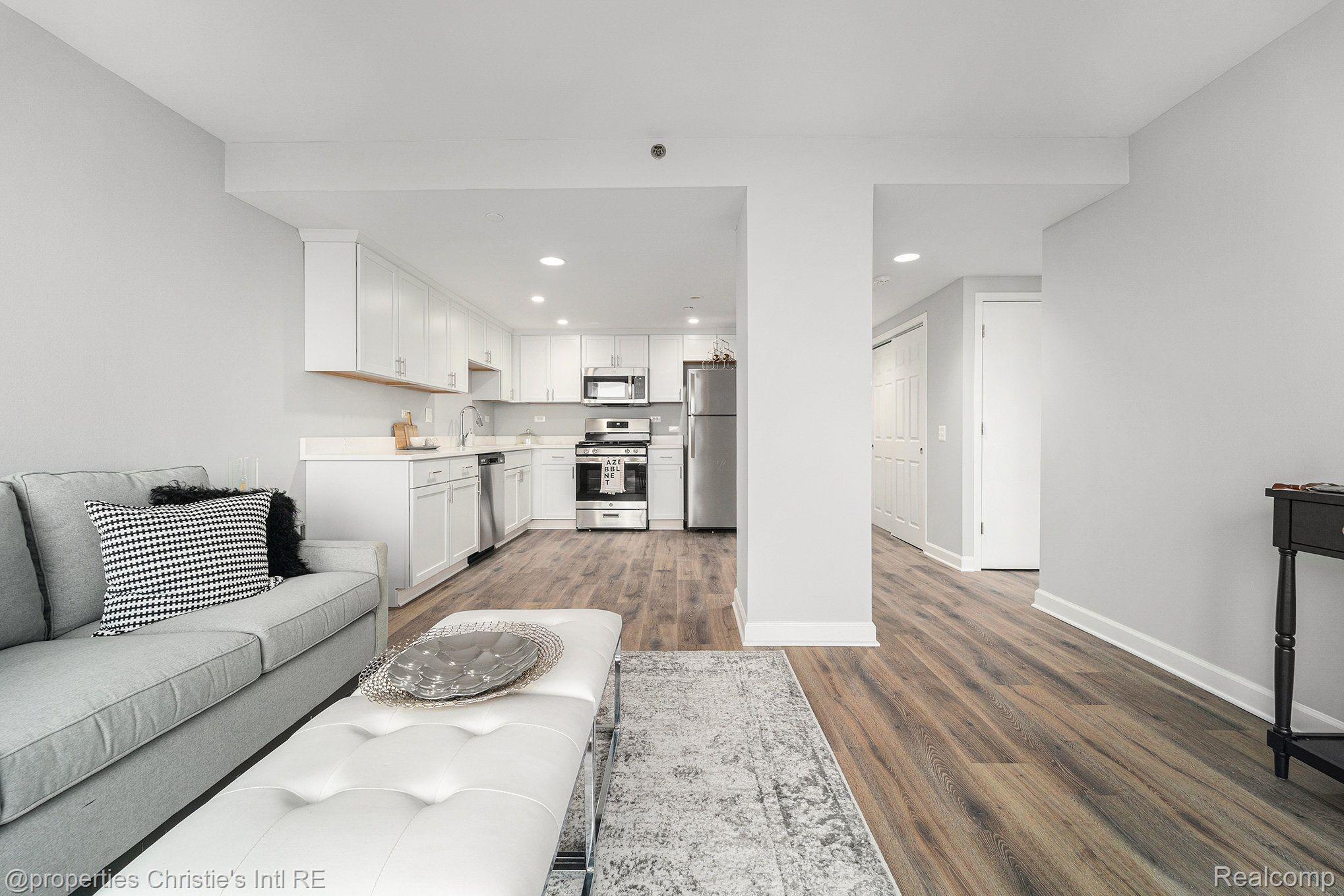 3320 Spinnaker Lane 16B