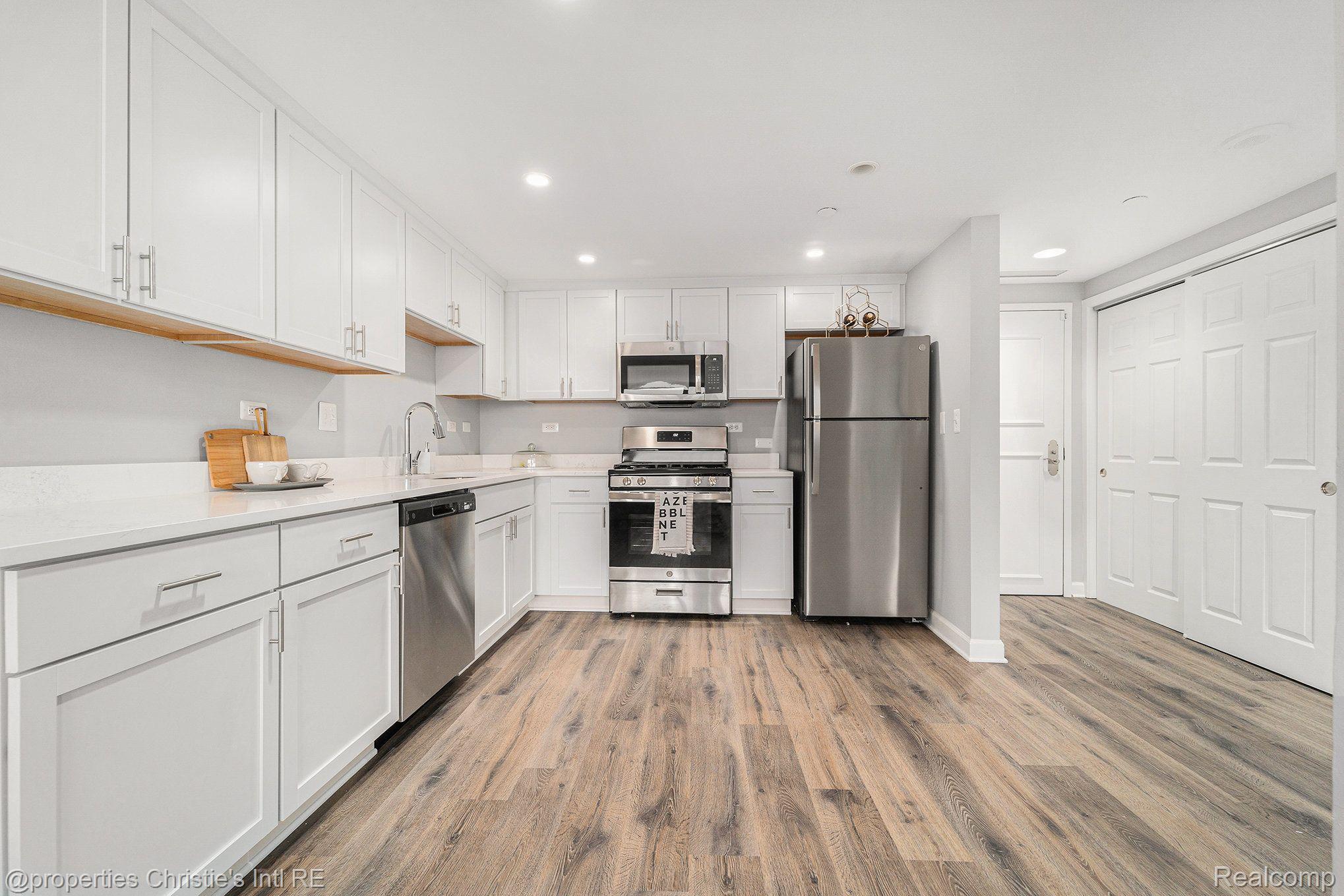 3320 Spinnaker Lane 16B