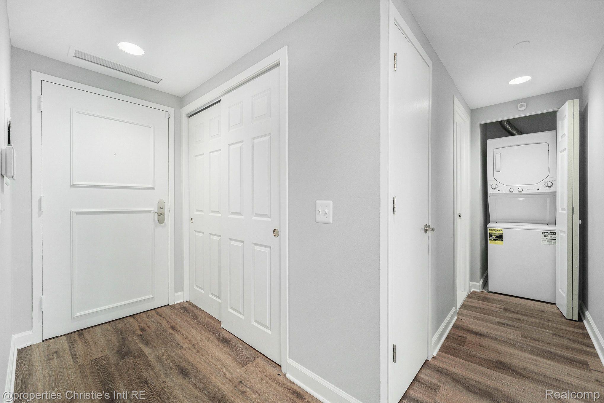 3320 Spinnaker Lane 16B