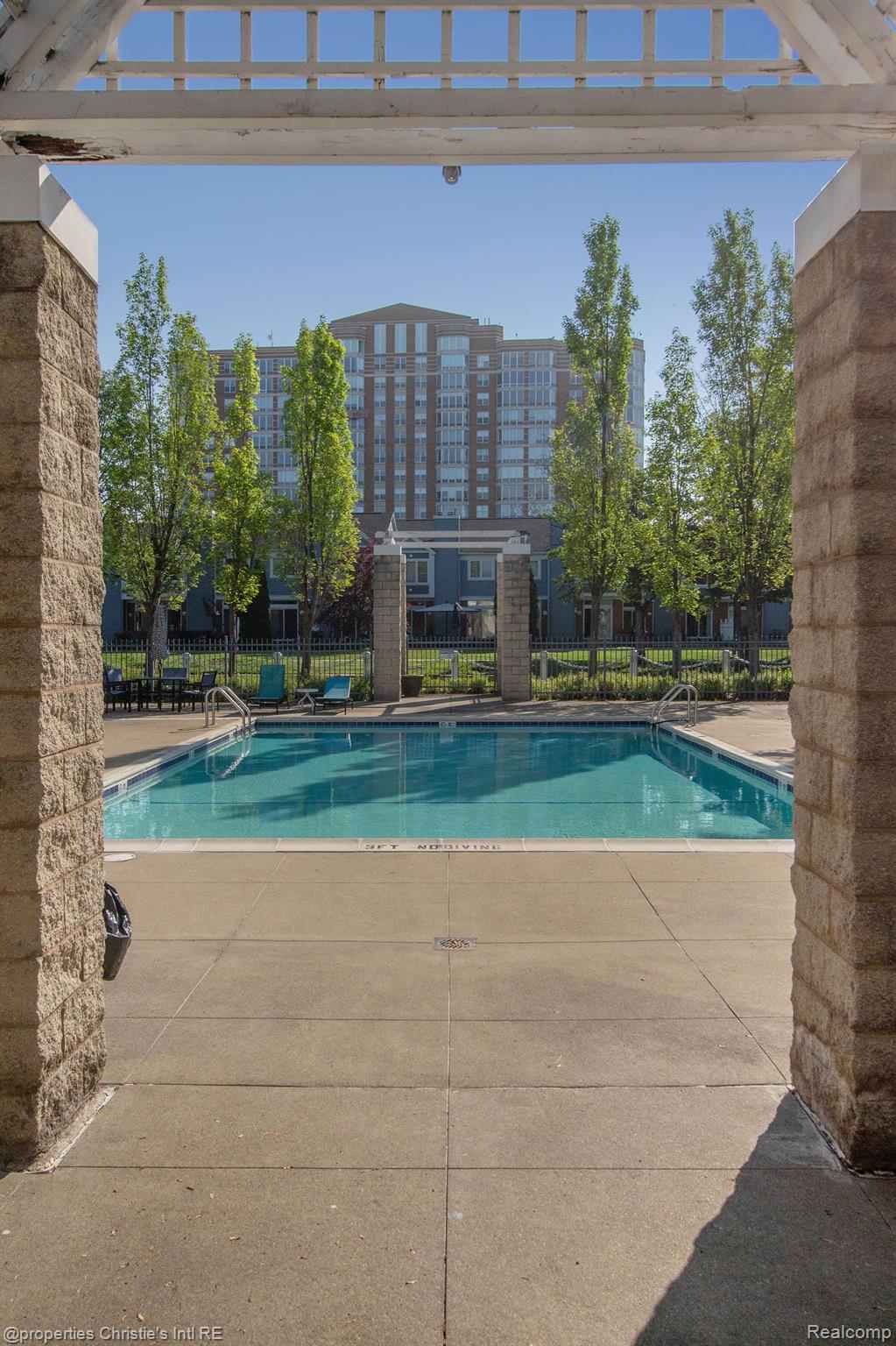 3320 Spinnaker Lane 16B