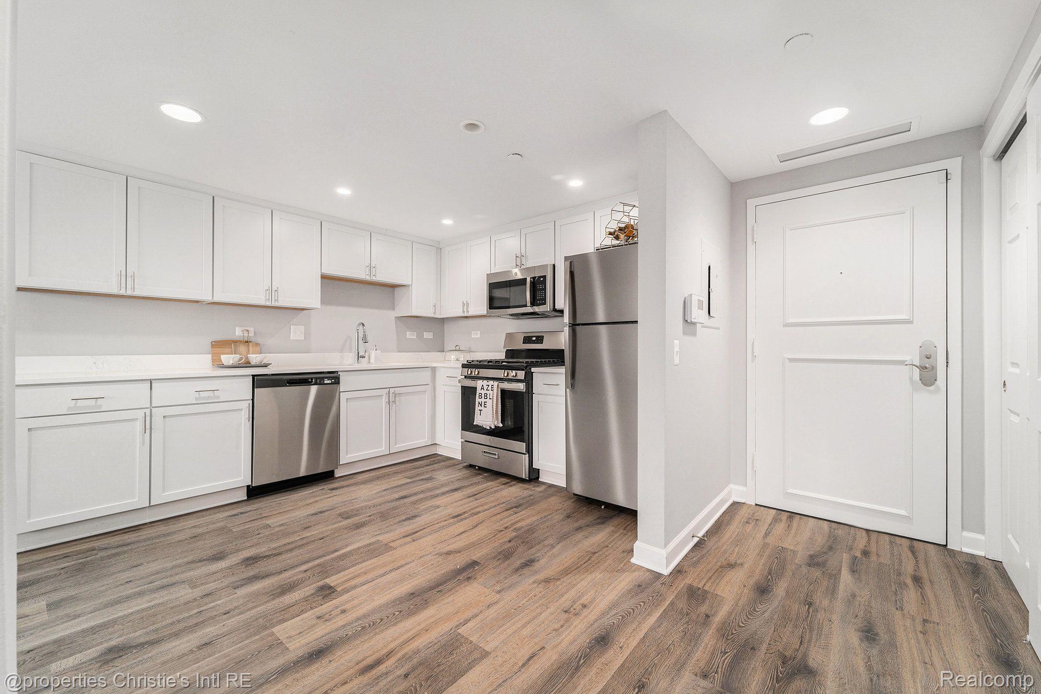 3320 Spinnaker Lane 16B