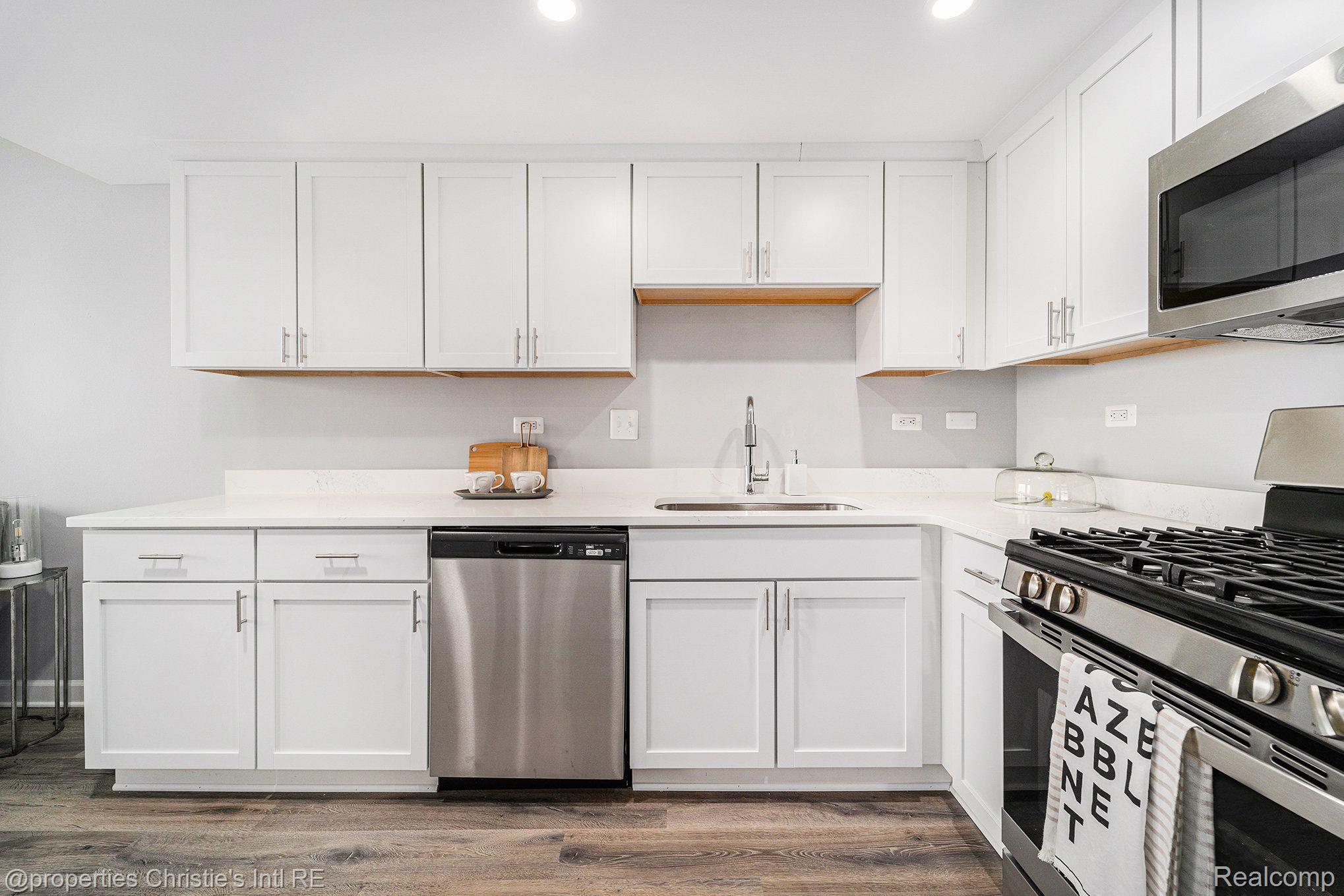 3320 Spinnaker Lane 16B