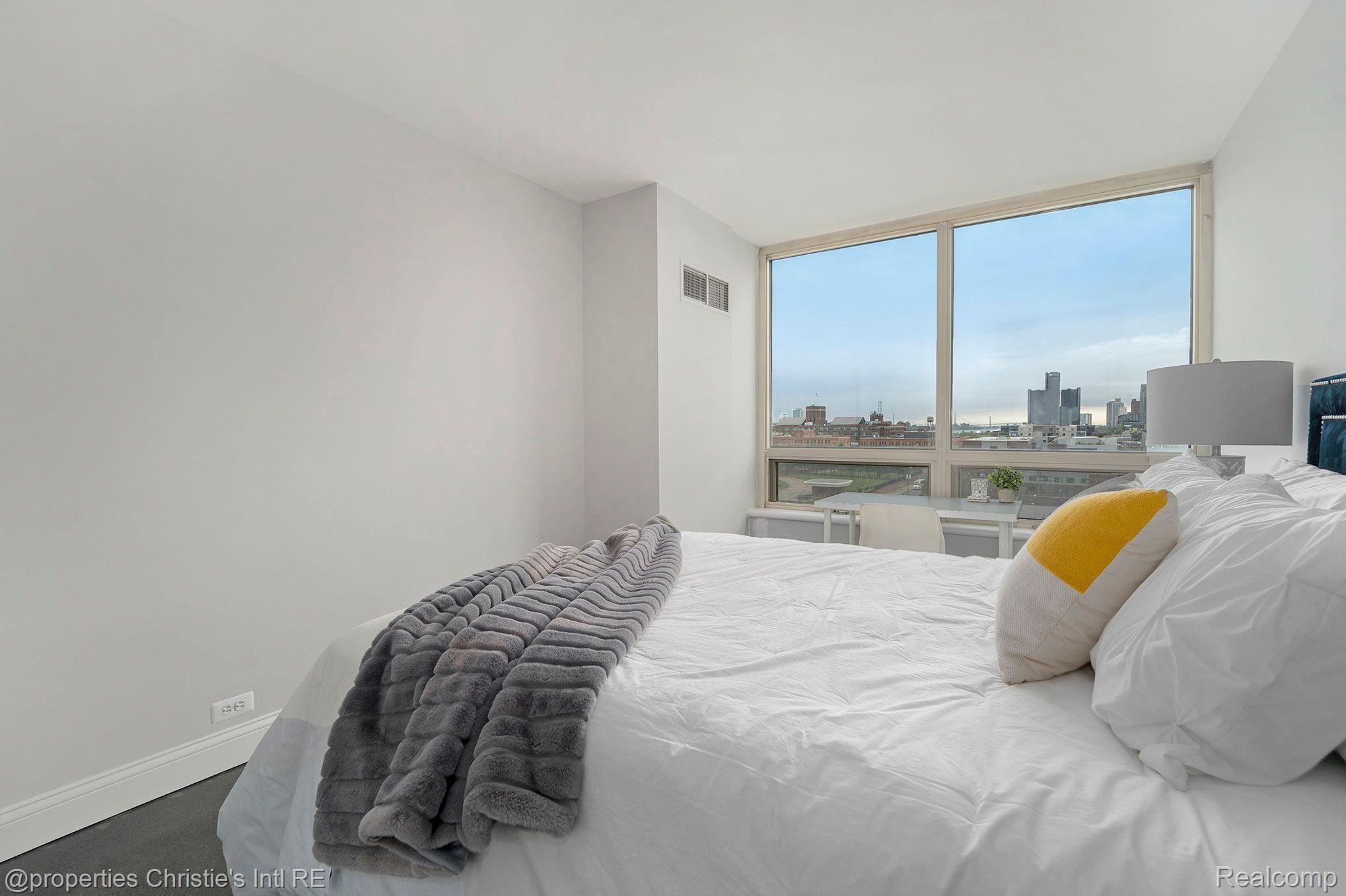 3320 Spinnaker Lane 9E