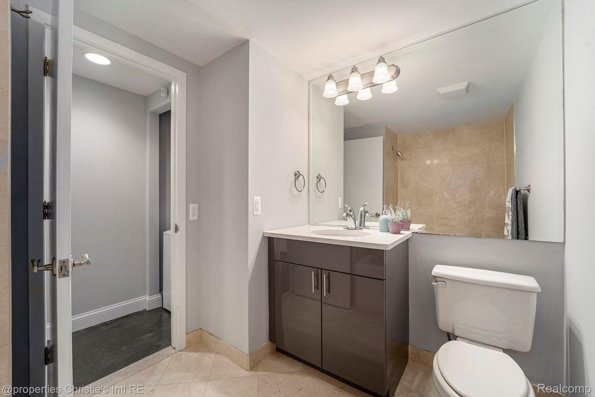 3320 Spinnaker Lane 9E