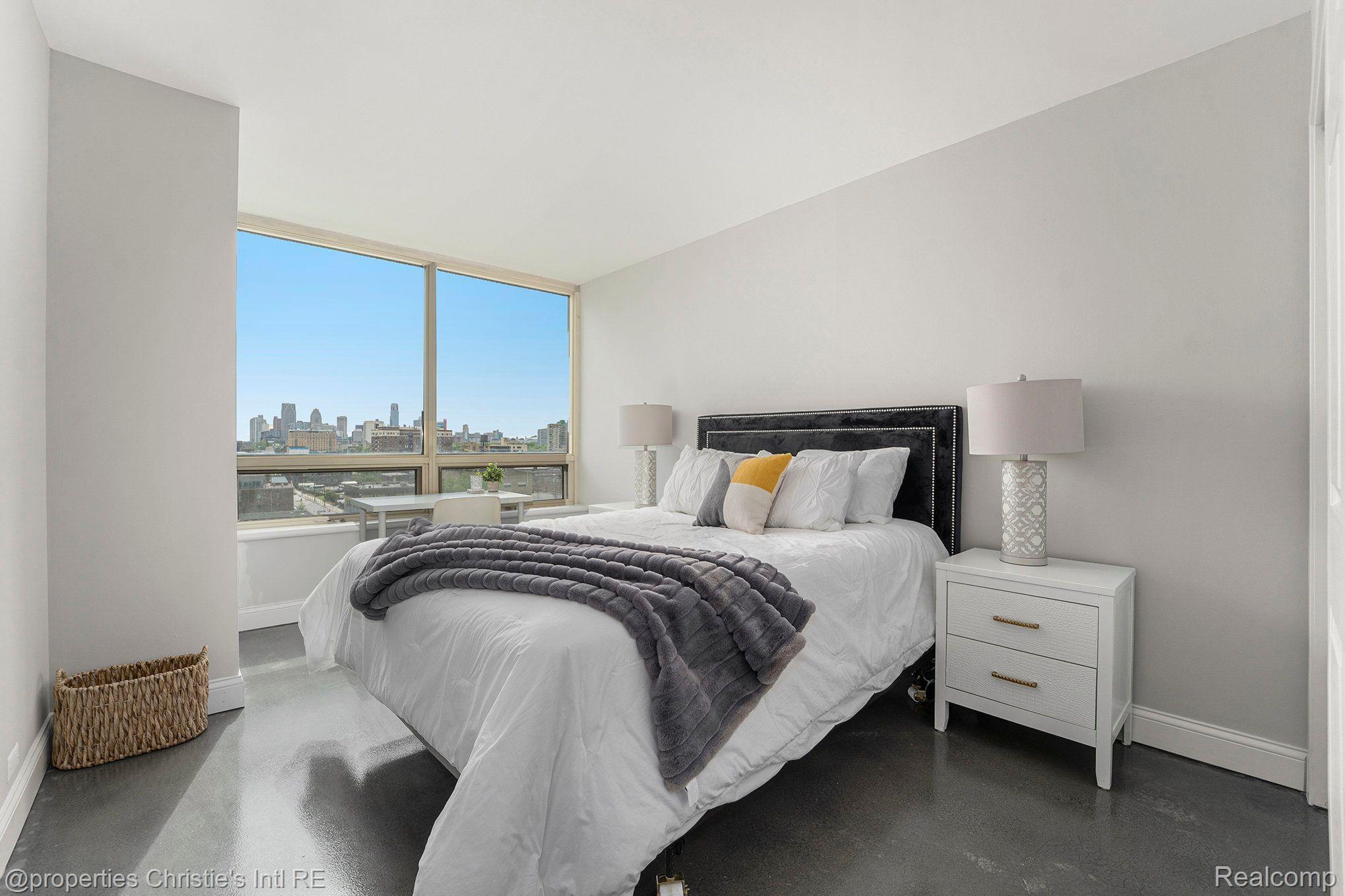 3320 Spinnaker Lane 9E