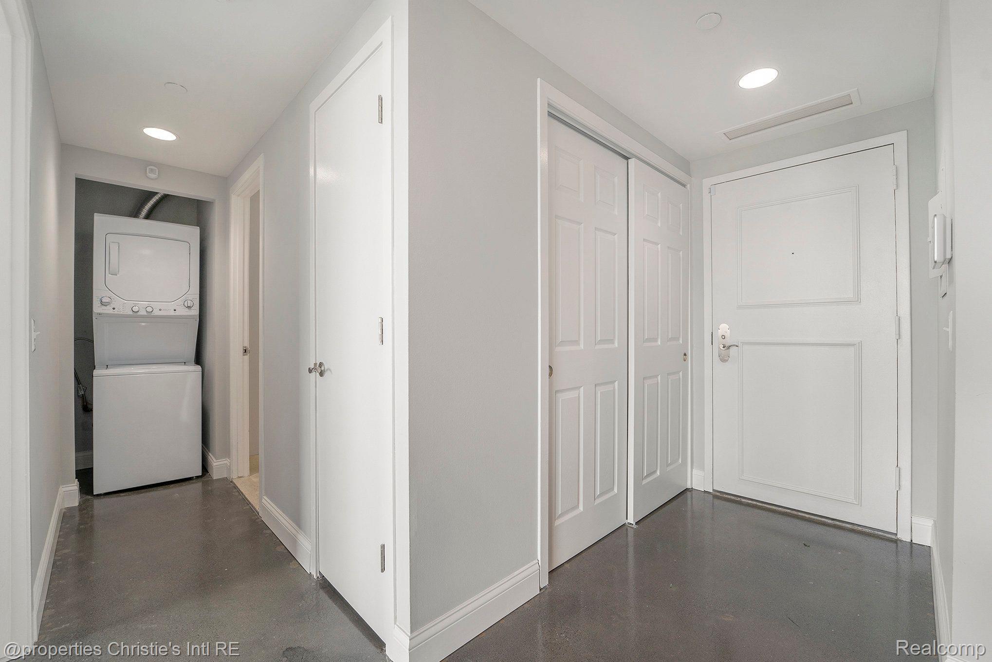 3320 Spinnaker Lane 9E