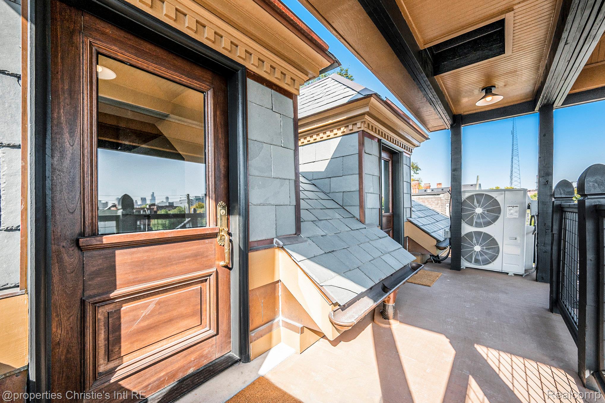 701 W Canfield Street 6