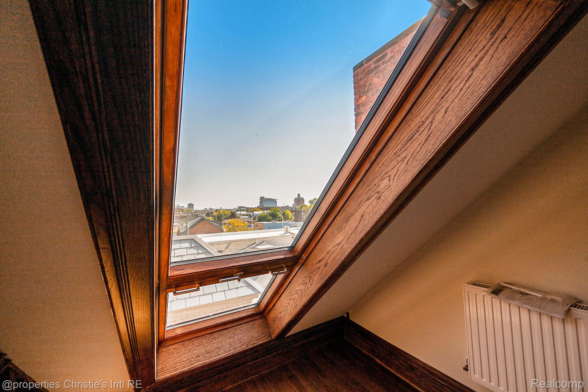 701 W Canfield Street 6