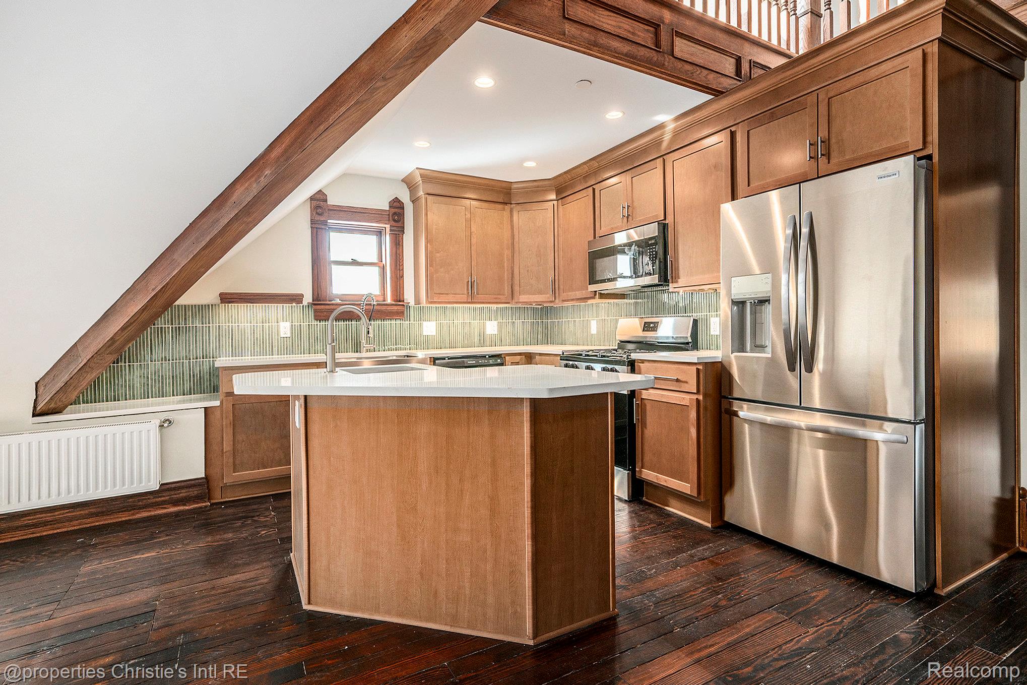 701 W Canfield Street 6