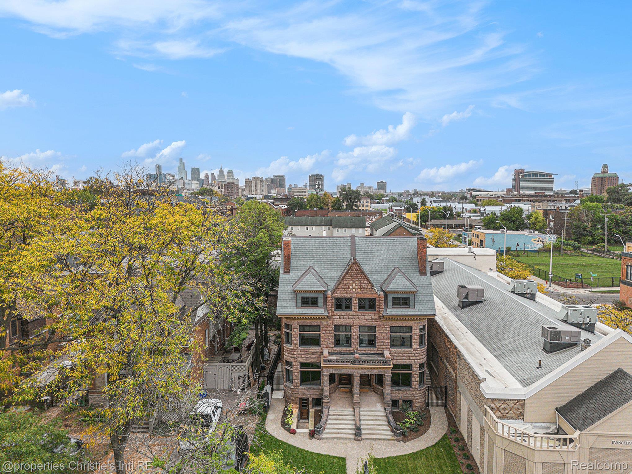 701 W Canfield Street 6