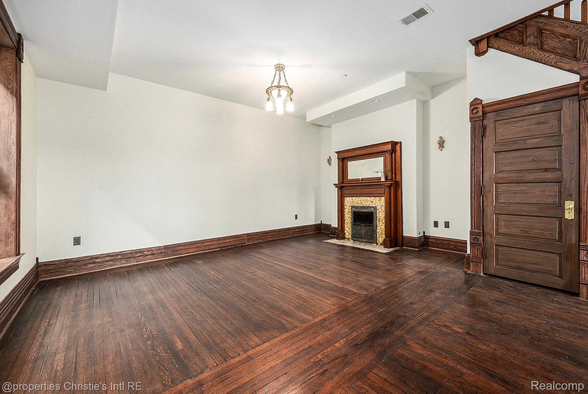 701 W Canfield Street 4