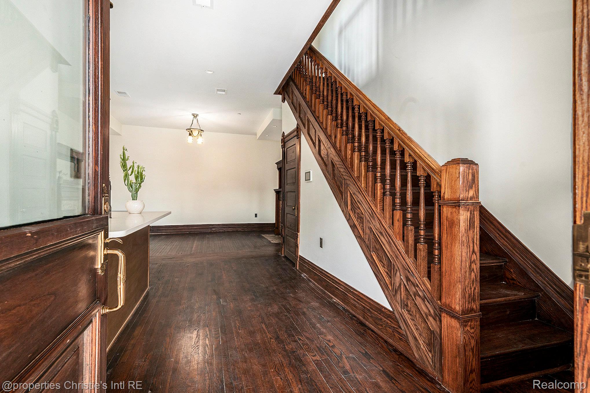 701 W Canfield Street 4